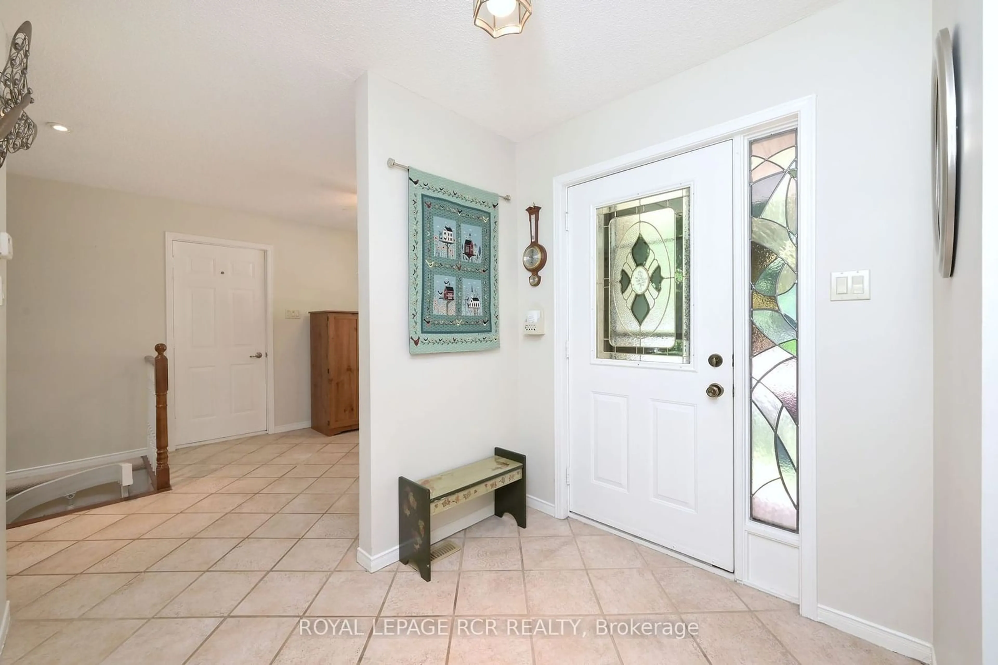 Indoor entryway, wood floors for 88 Riverview Rd, New Tecumseth Ontario L9R 1R7