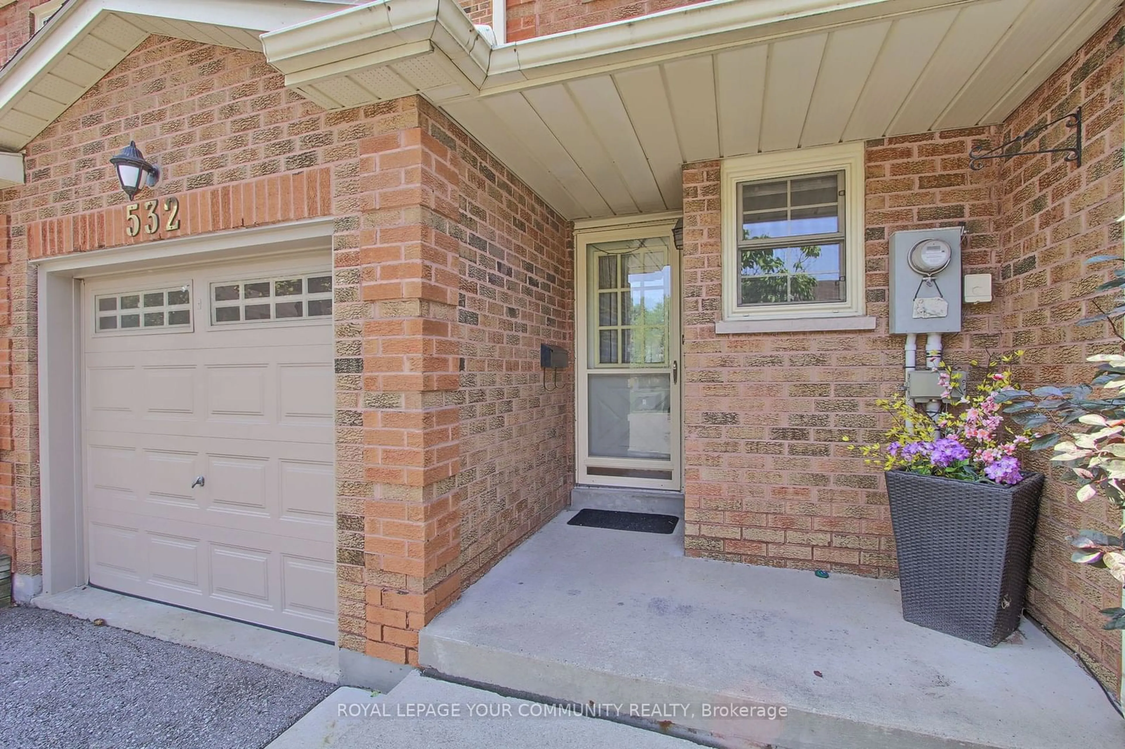 Home with brick exterior material for 532 Tara Hill Circ, Aurora Ontario L4G 6H2