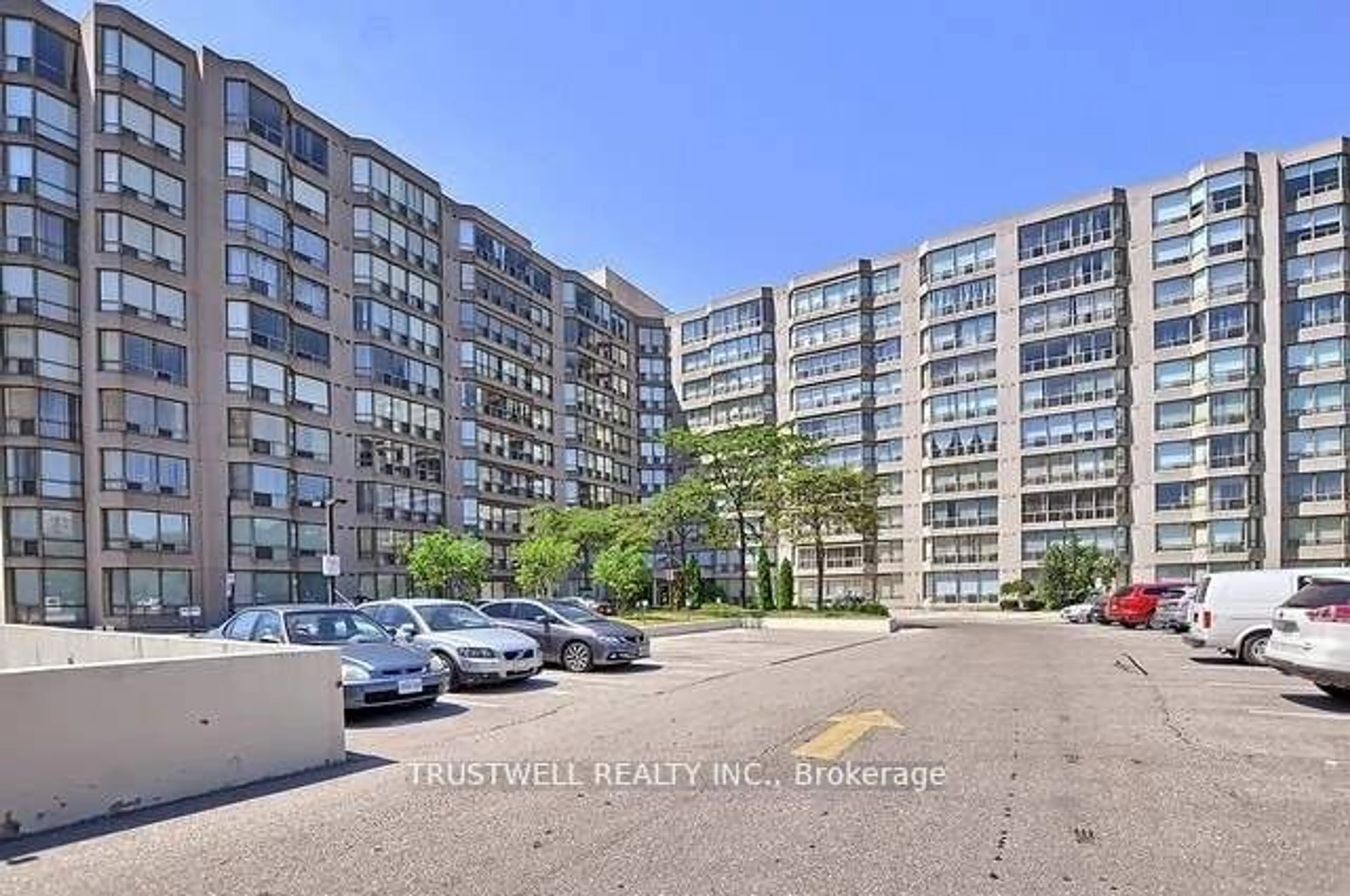 A pic from exterior of the house or condo, the street view for 309 Major Mackenzie Dr #812, Richmond Hill Ontario L4C 9V5