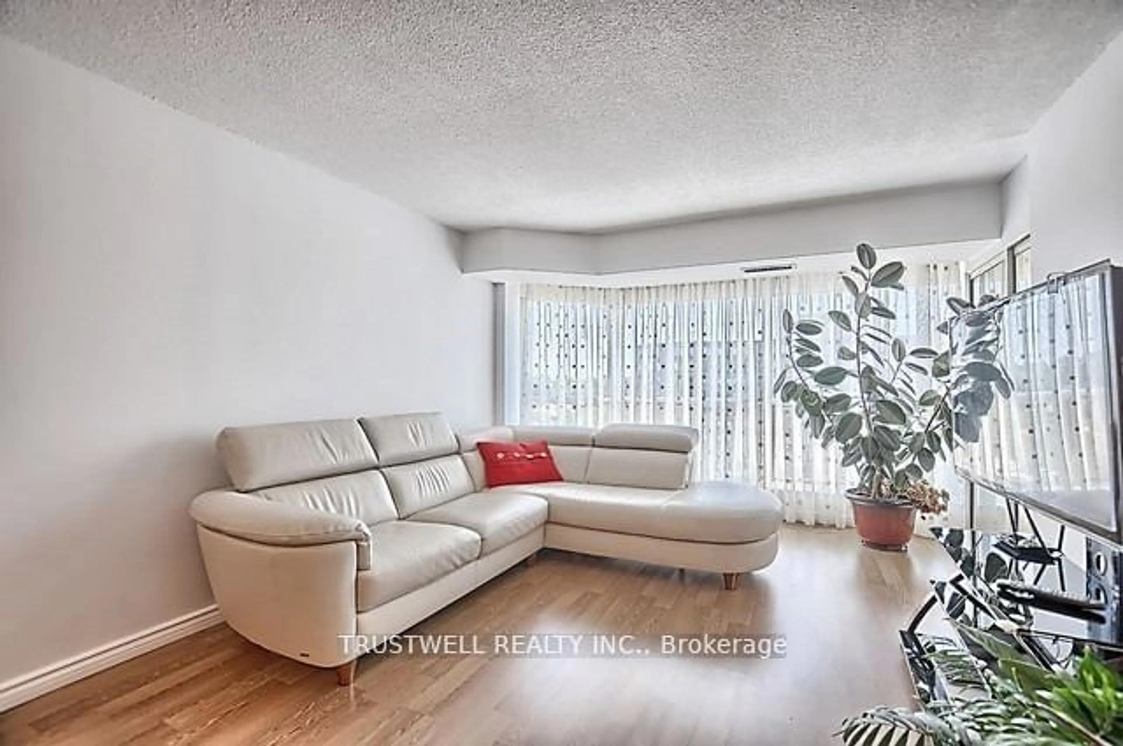 Living room, wood floors for 309 Major Mackenzie Dr #812, Richmond Hill Ontario L4C 9V5