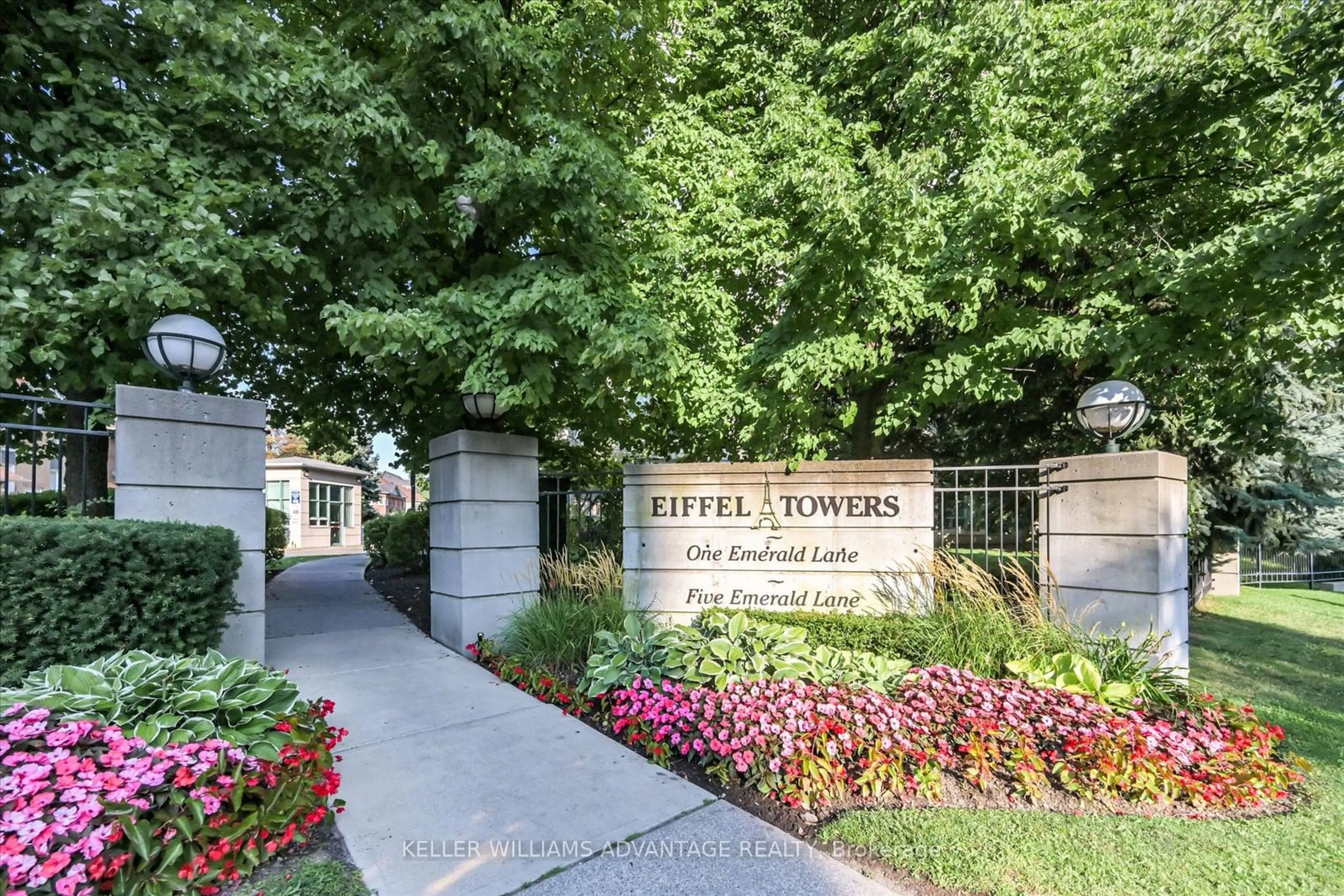 A pic from exterior of the house or condo, the street view for 1 Emerald Lane #207, Vaughan Ontario L4J 8N2