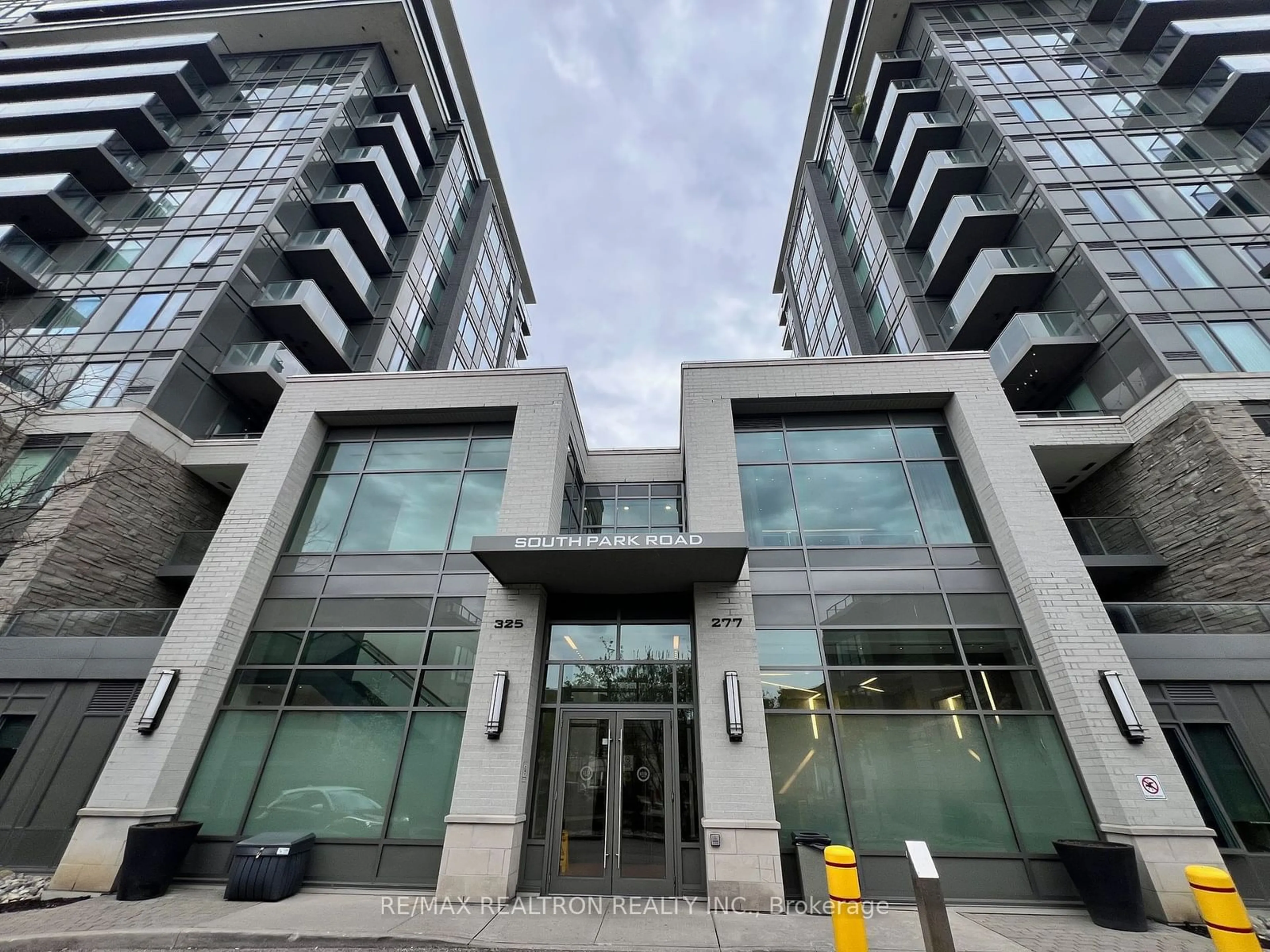 Outside view for 325 South Park Rd #1019, Markham Ontario L3T 0B8