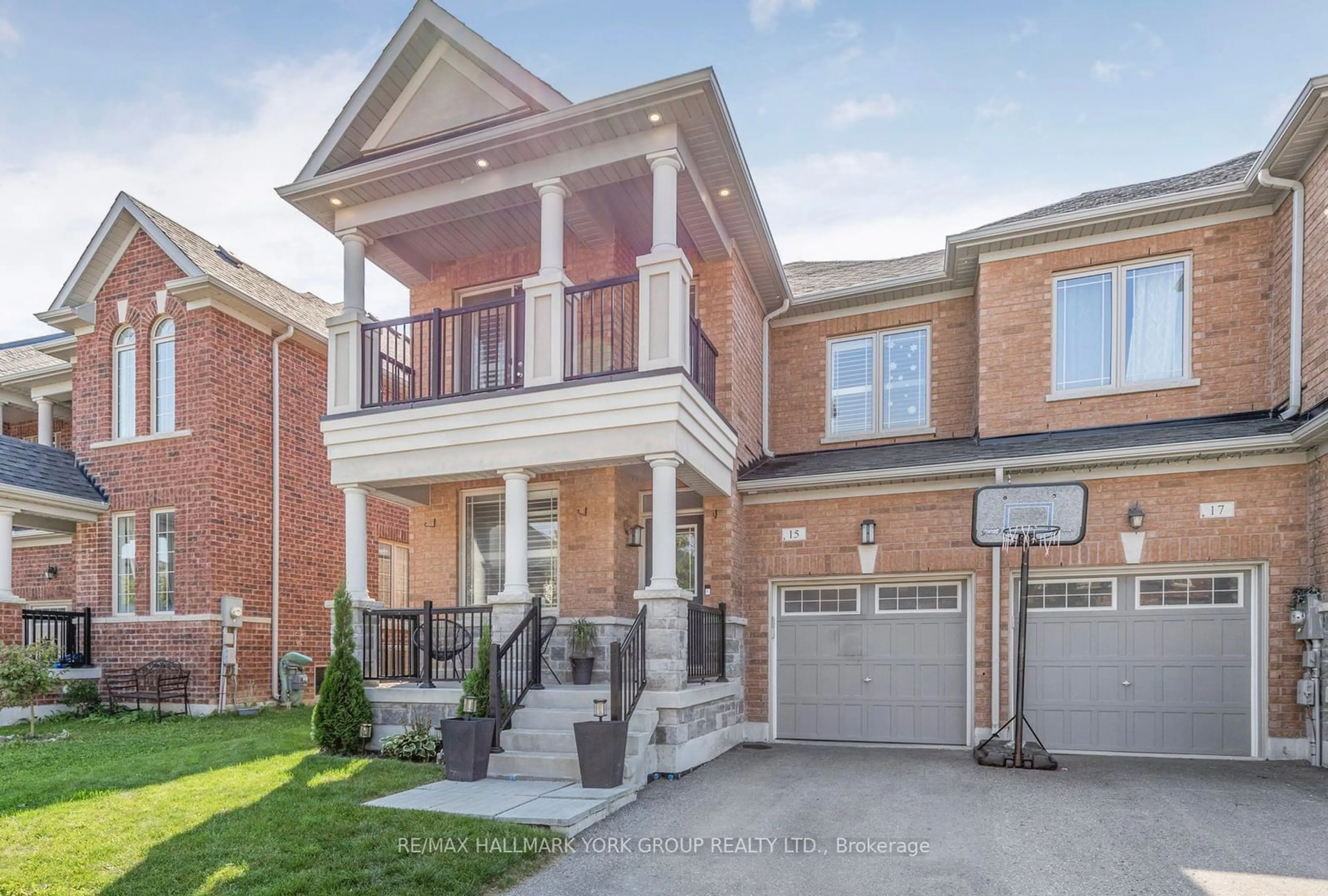 Home with brick exterior material for 15 Walter English Dr, East Gwillimbury Ontario L9N 0R8