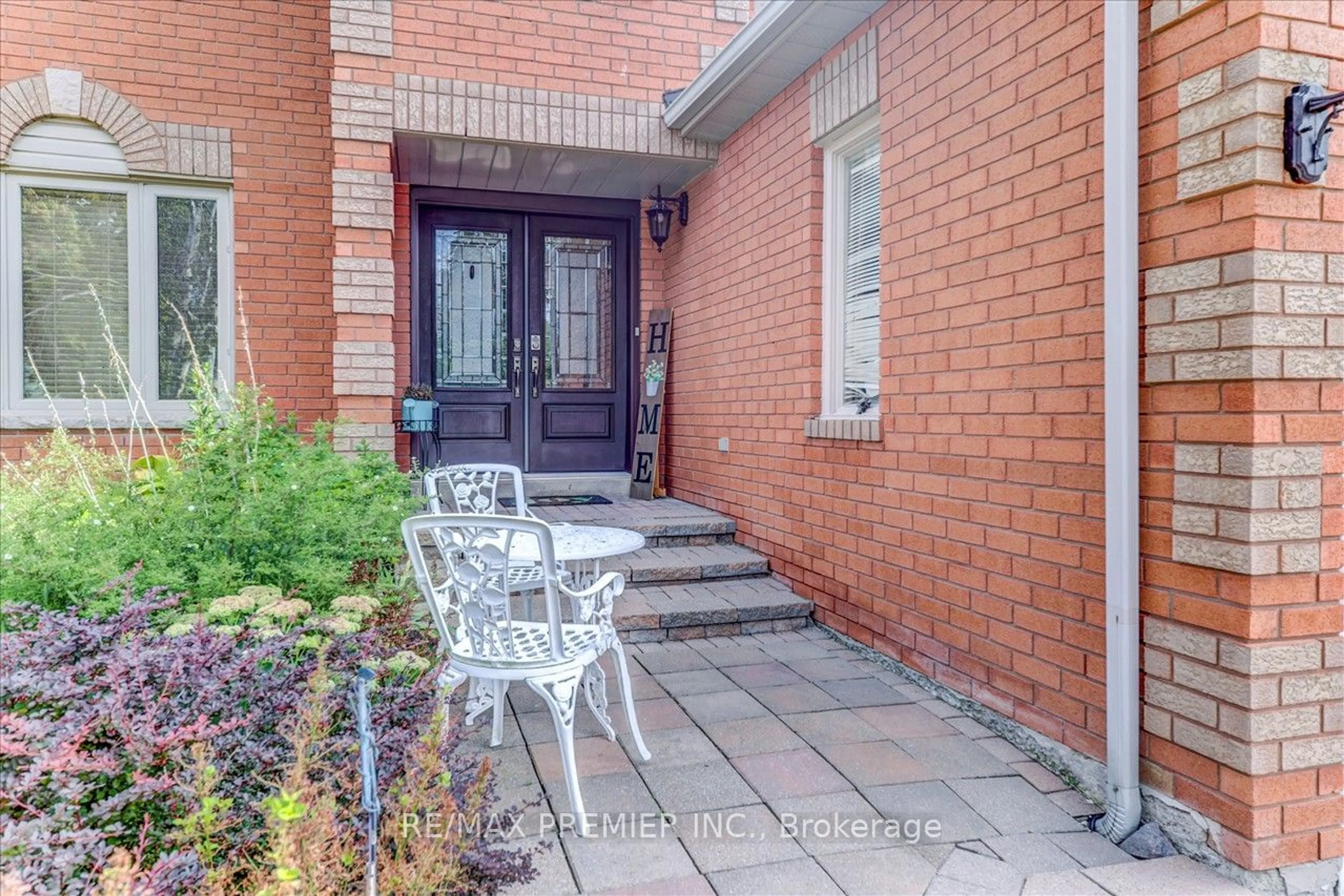 Indoor entryway, ceramic floors for 347 Alex Donor Dr, Newmarket Ontario L3X 1G1