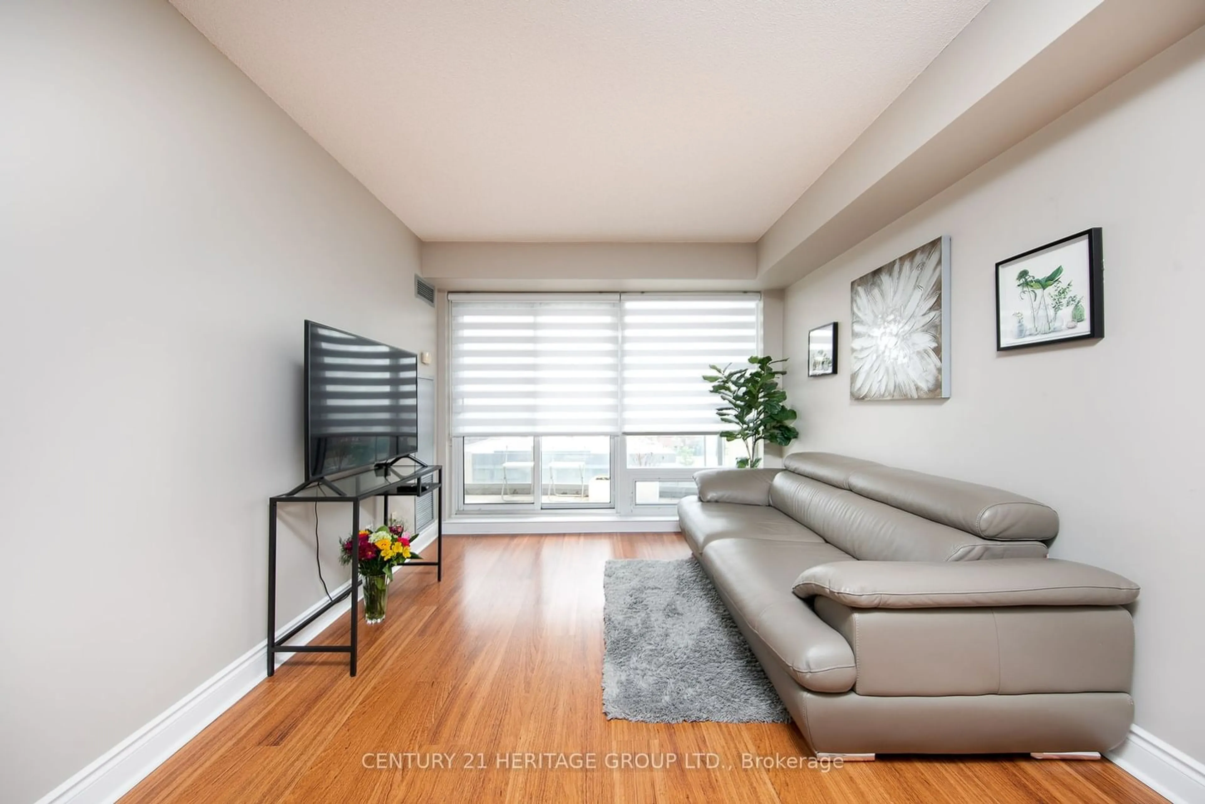 Living room for 7 North Park Rd #510, Vaughan Ontario L4J 0C9