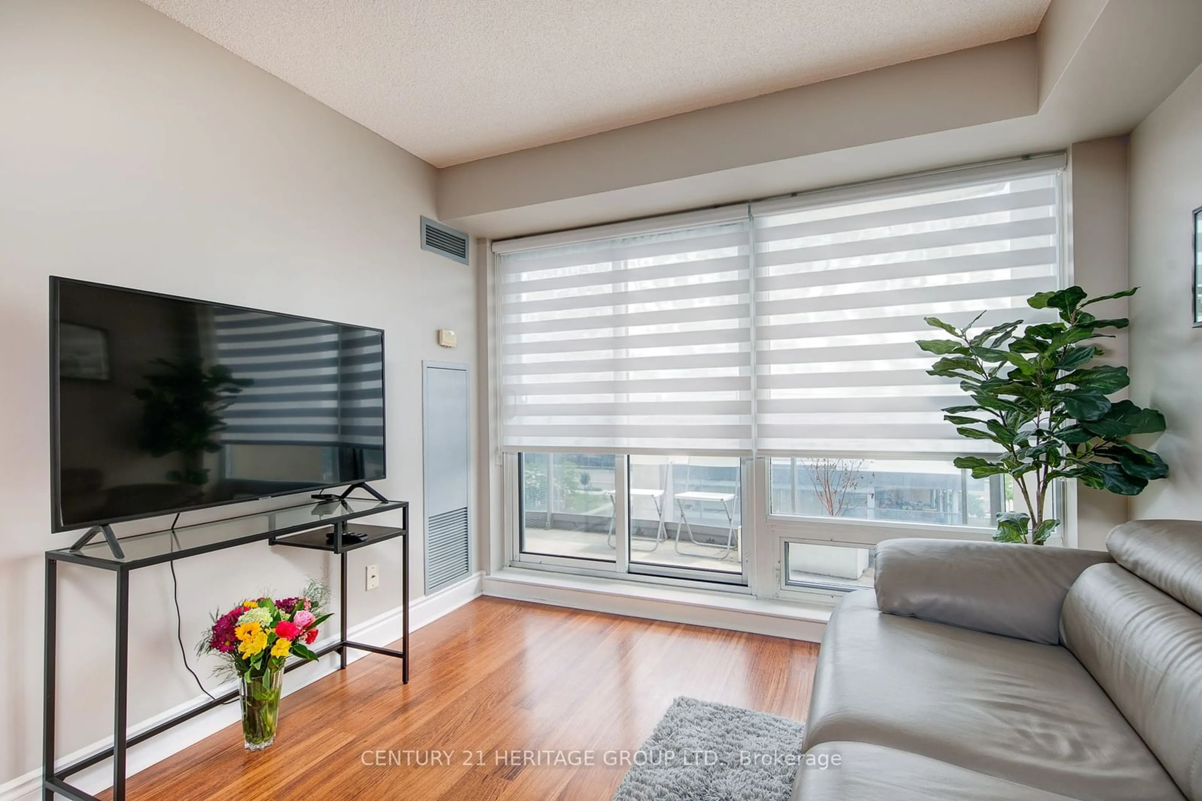 Living room for 7 North Park Rd #510, Vaughan Ontario L4J 0C9