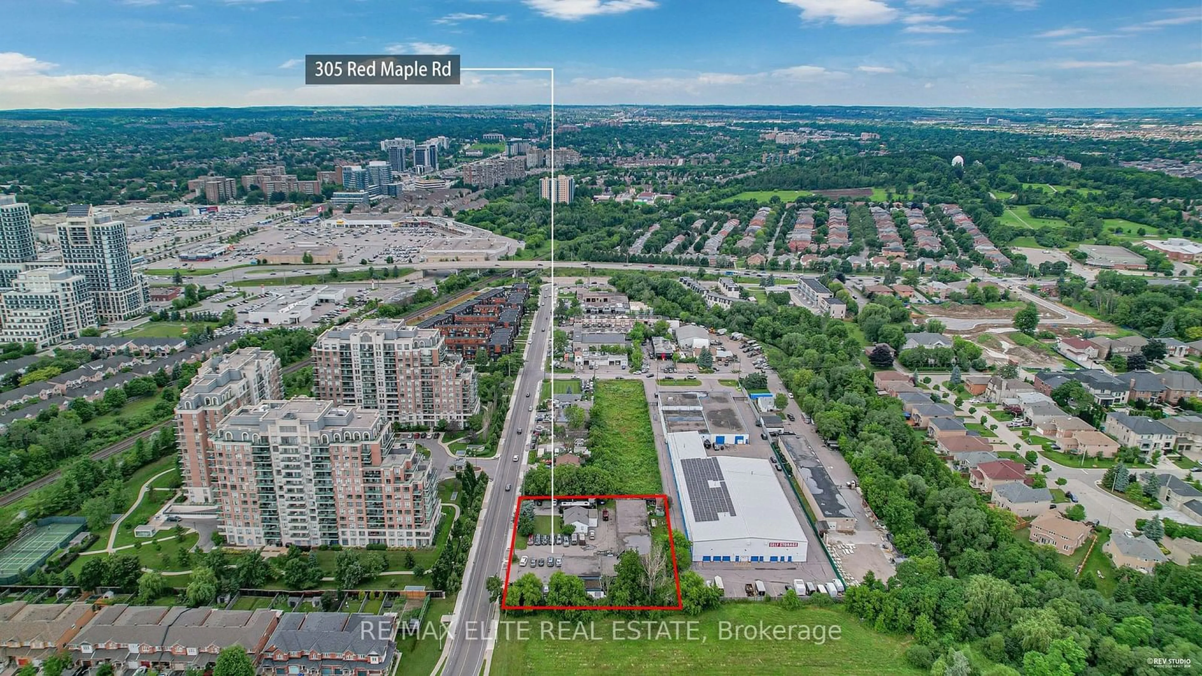 A pic from exterior of the house or condo, the street view for 305 Red Maple Rd, Richmond Hill Ontario L4C 6P2