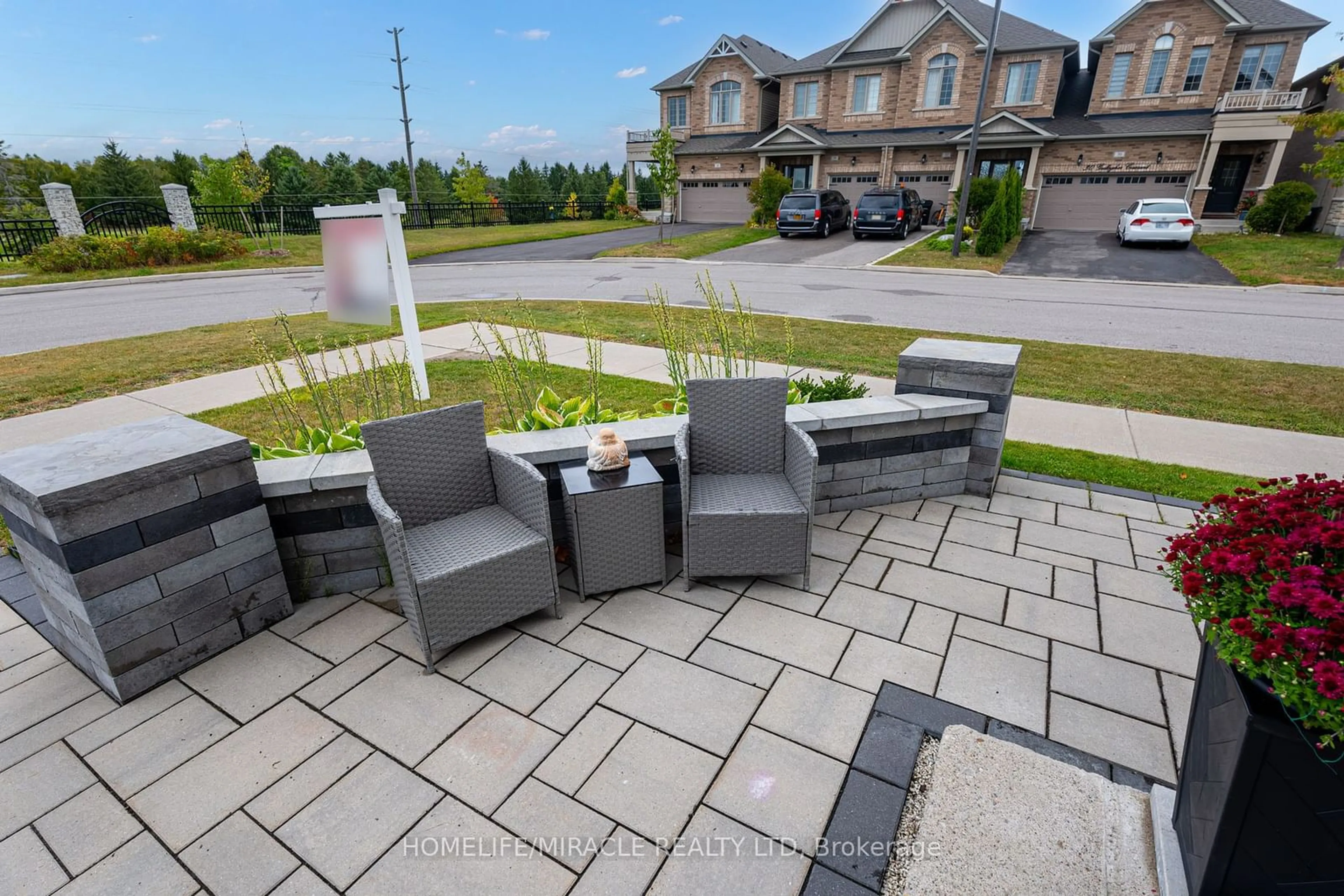 Patio for 35 Gallagher Cres, New Tecumseth Ontario L9R 0P3