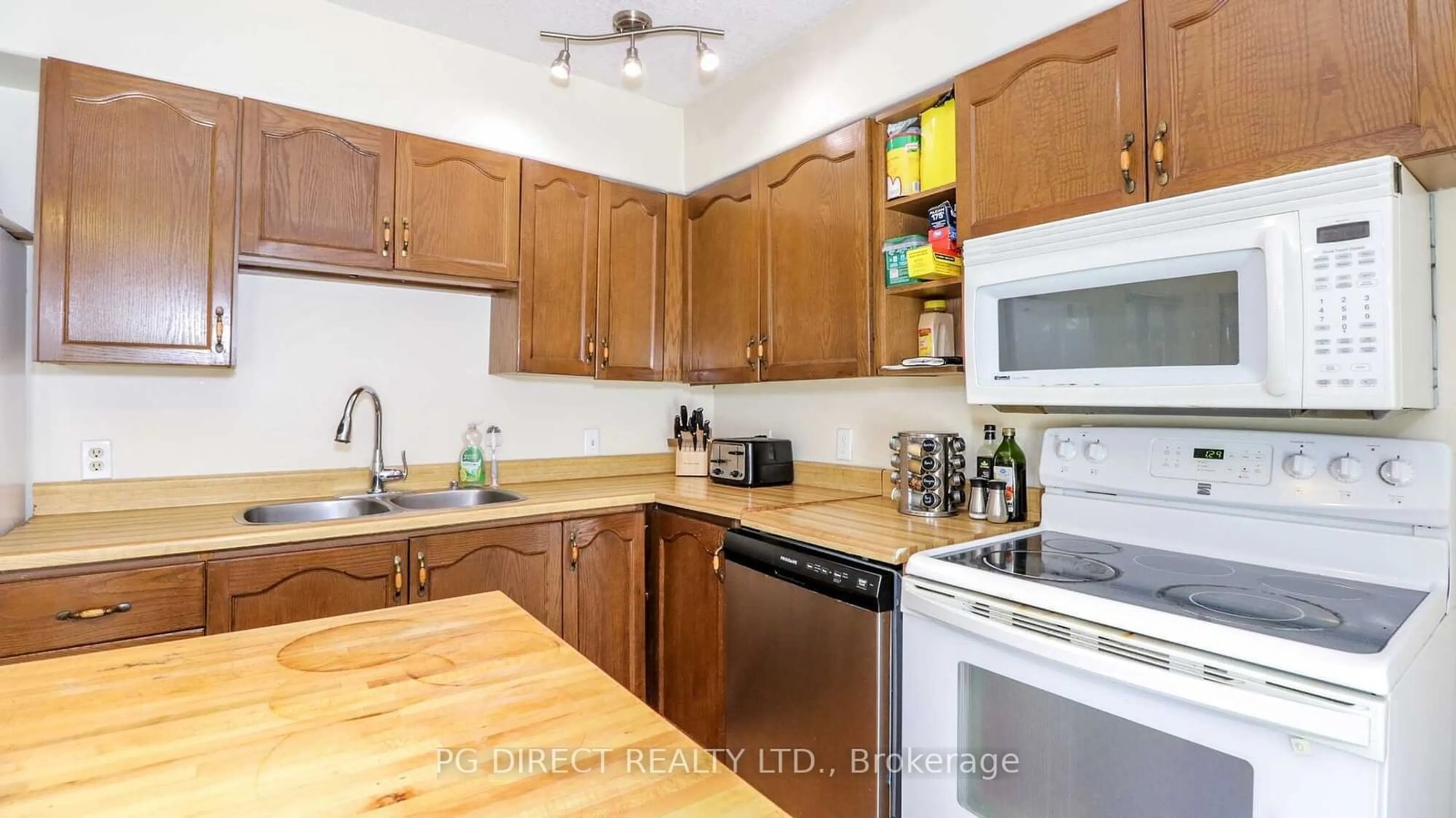 Standard kitchen, wood floors for 2 Shamrock Cres, Essa Ontario L0M 1B1