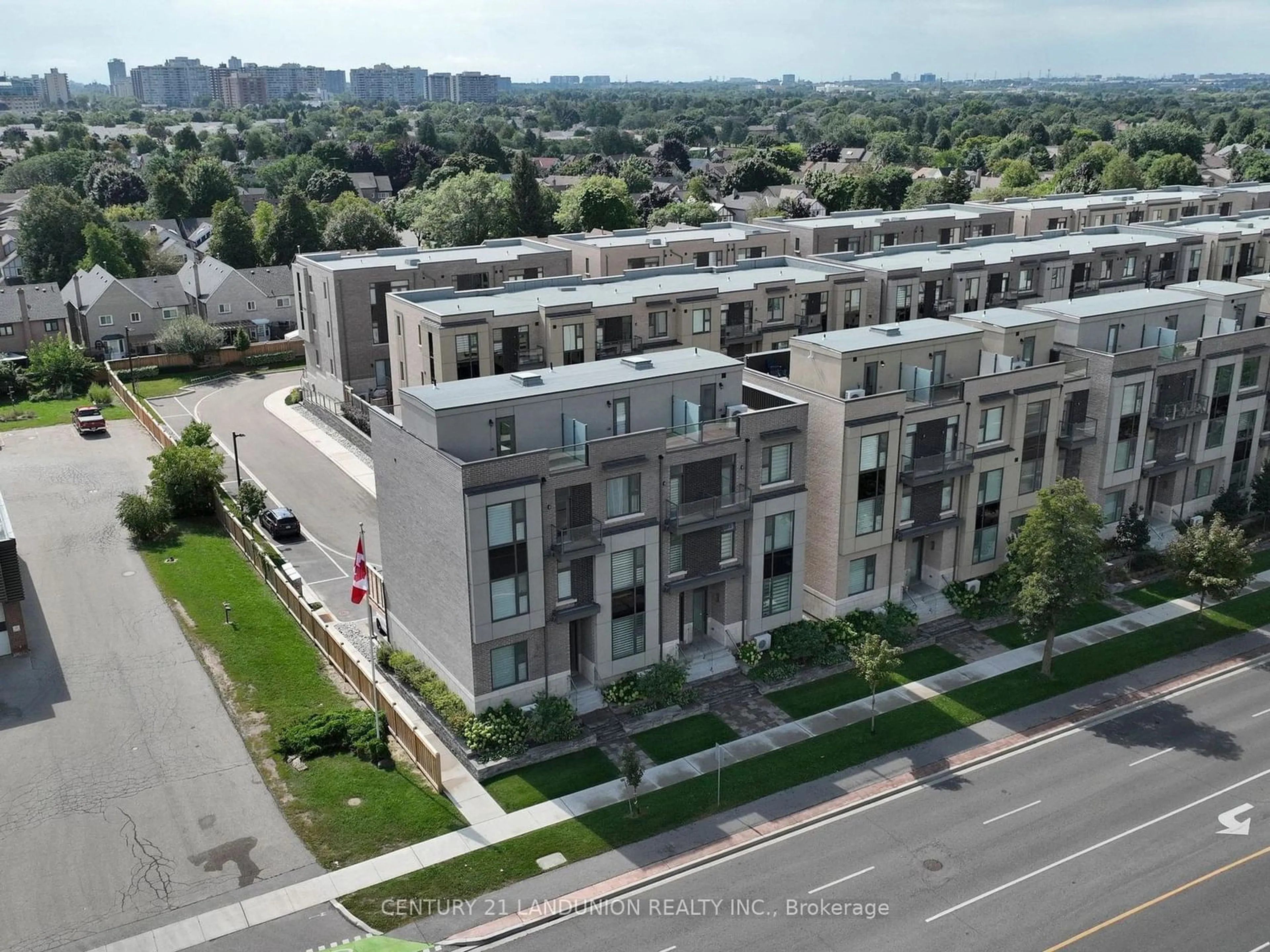 A pic from exterior of the house or condo for 841 Clark Ave, Vaughan Ontario L4J 0K6