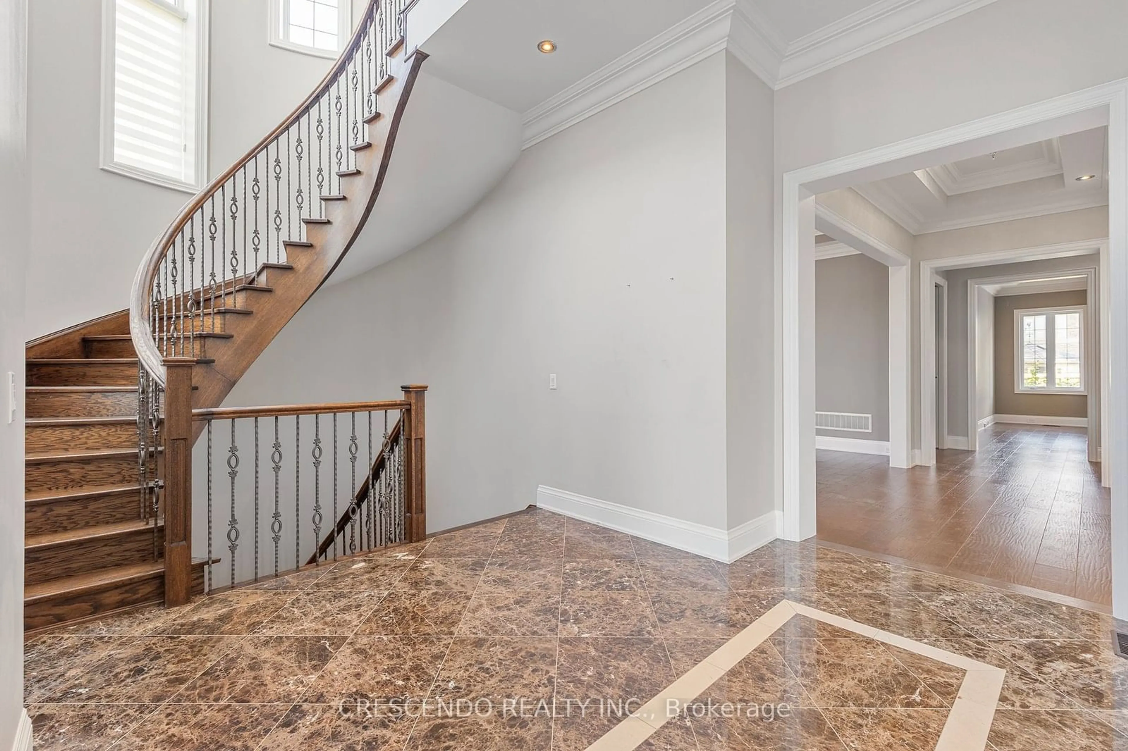 Indoor foyer, wood floors for 15 Chuck Ormsby Cres, King Ontario L7B 0A8