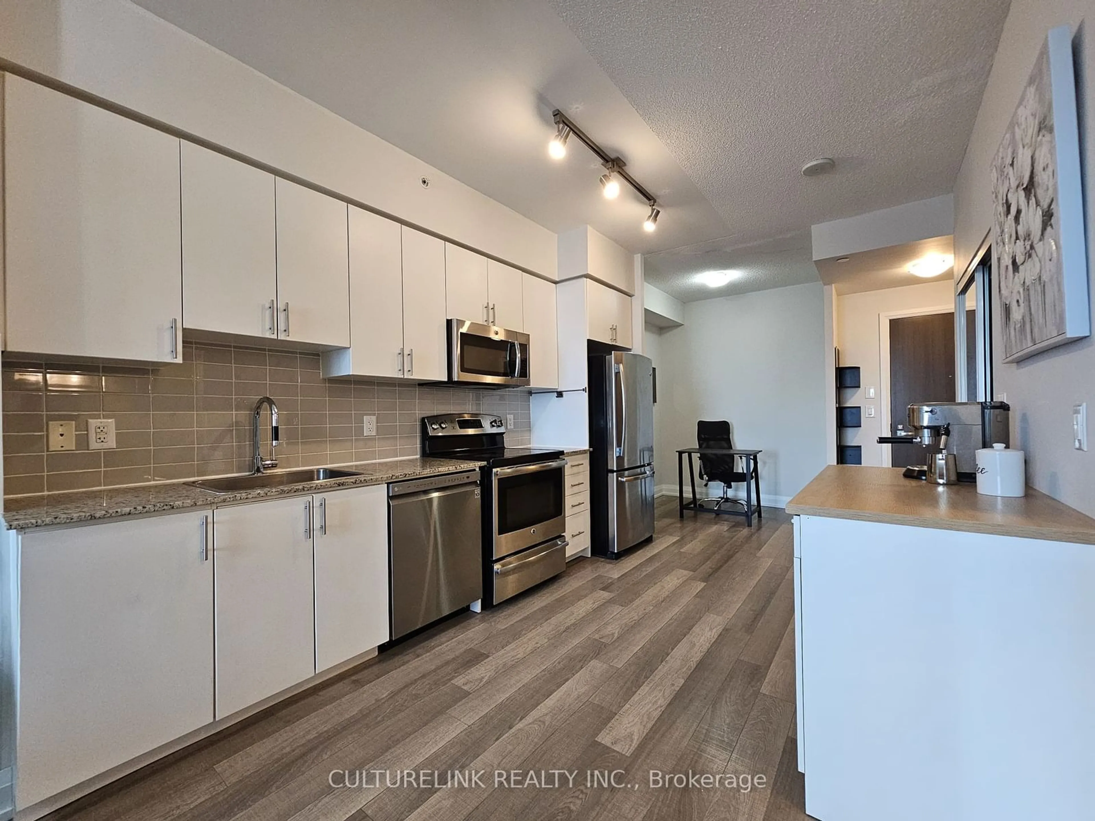 Kitchen with laundary machines for 7171 Yonge St #1612, Markham Ontario L3T 0C5