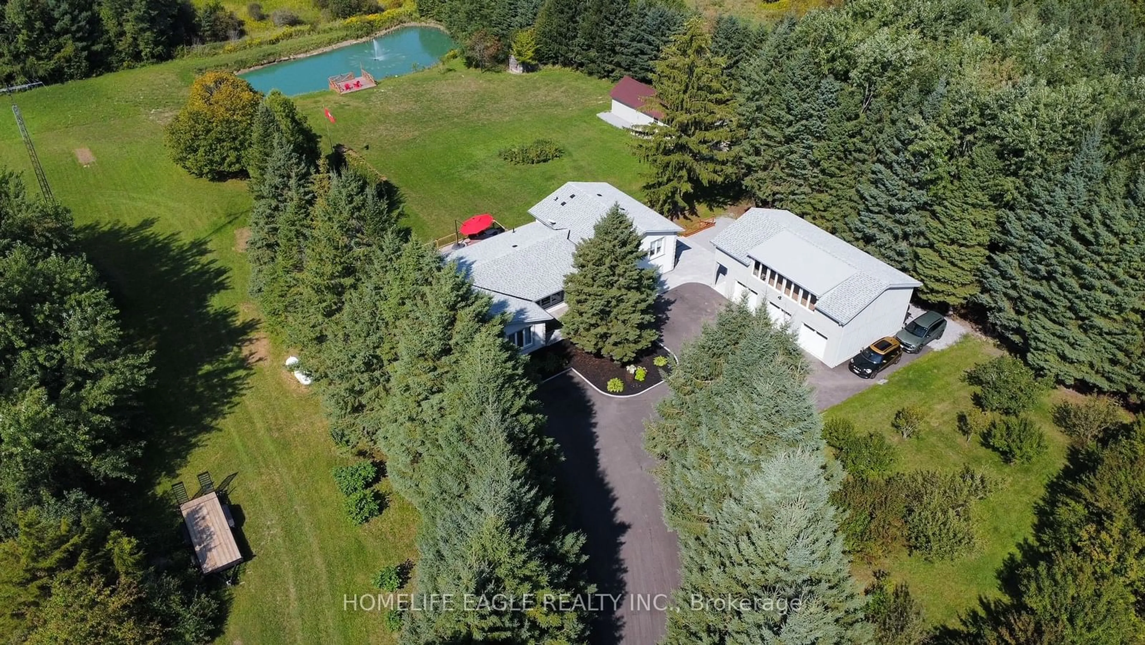 A pic from exterior of the house or condo, the fenced backyard for 18662 Highway 48, East Gwillimbury Ontario L0G 1M0