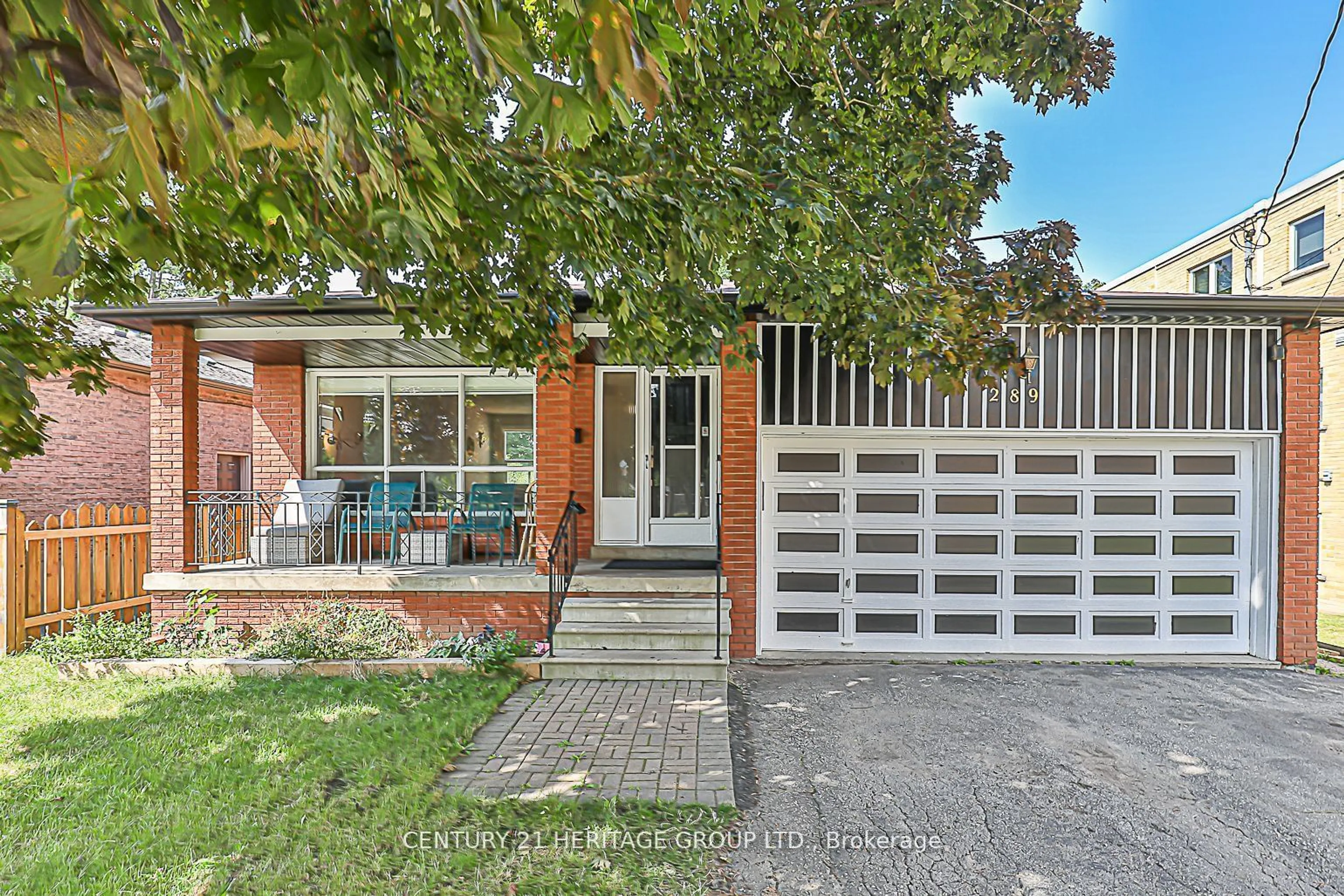 Home with brick exterior material for 289 Richmond St, Richmond Hill Ontario L4C 3Z2