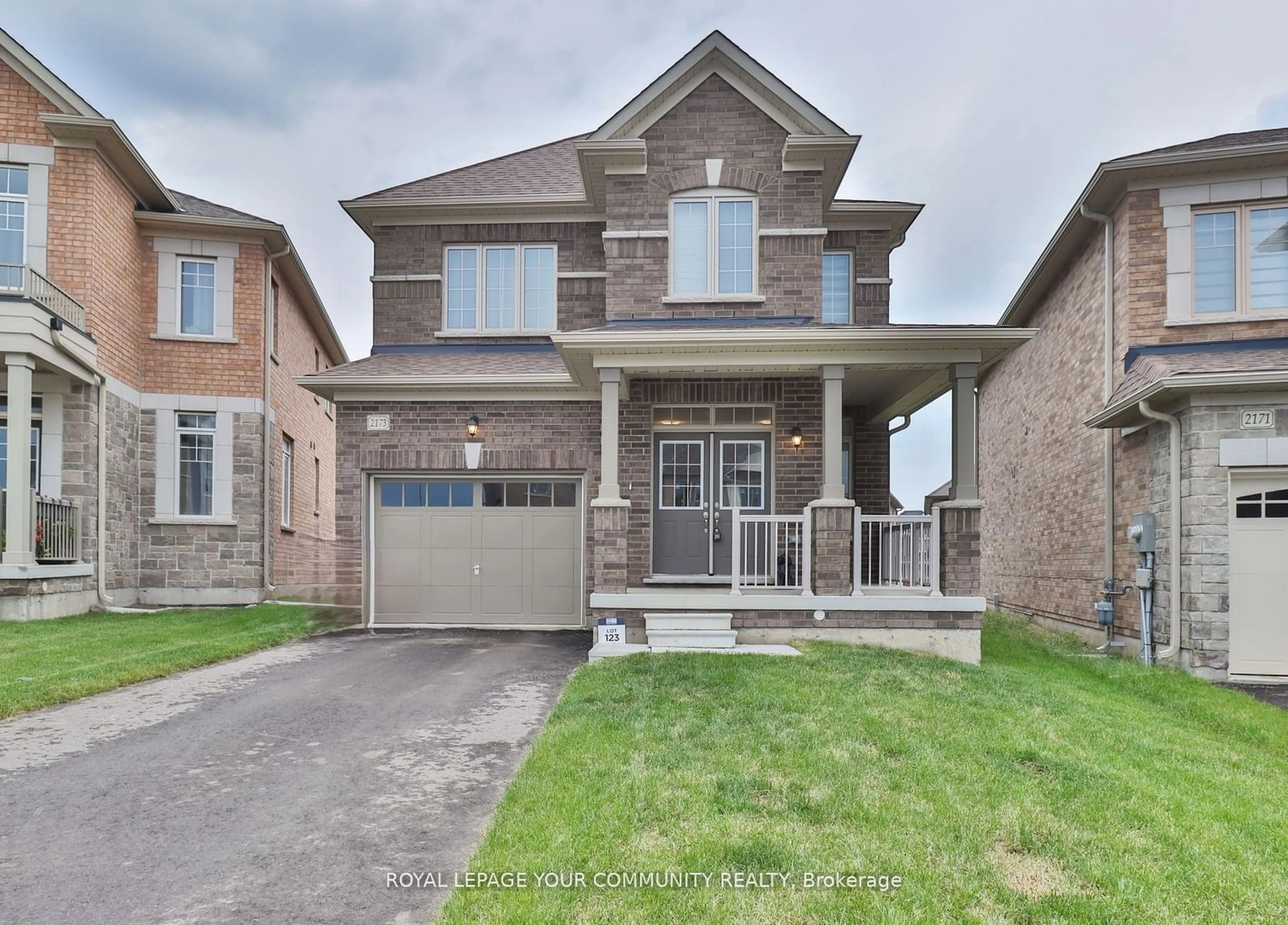 Frontside or backside of a home, the street view for 2173 Grainger Loop, Innisfil Ontario L9S 0N1