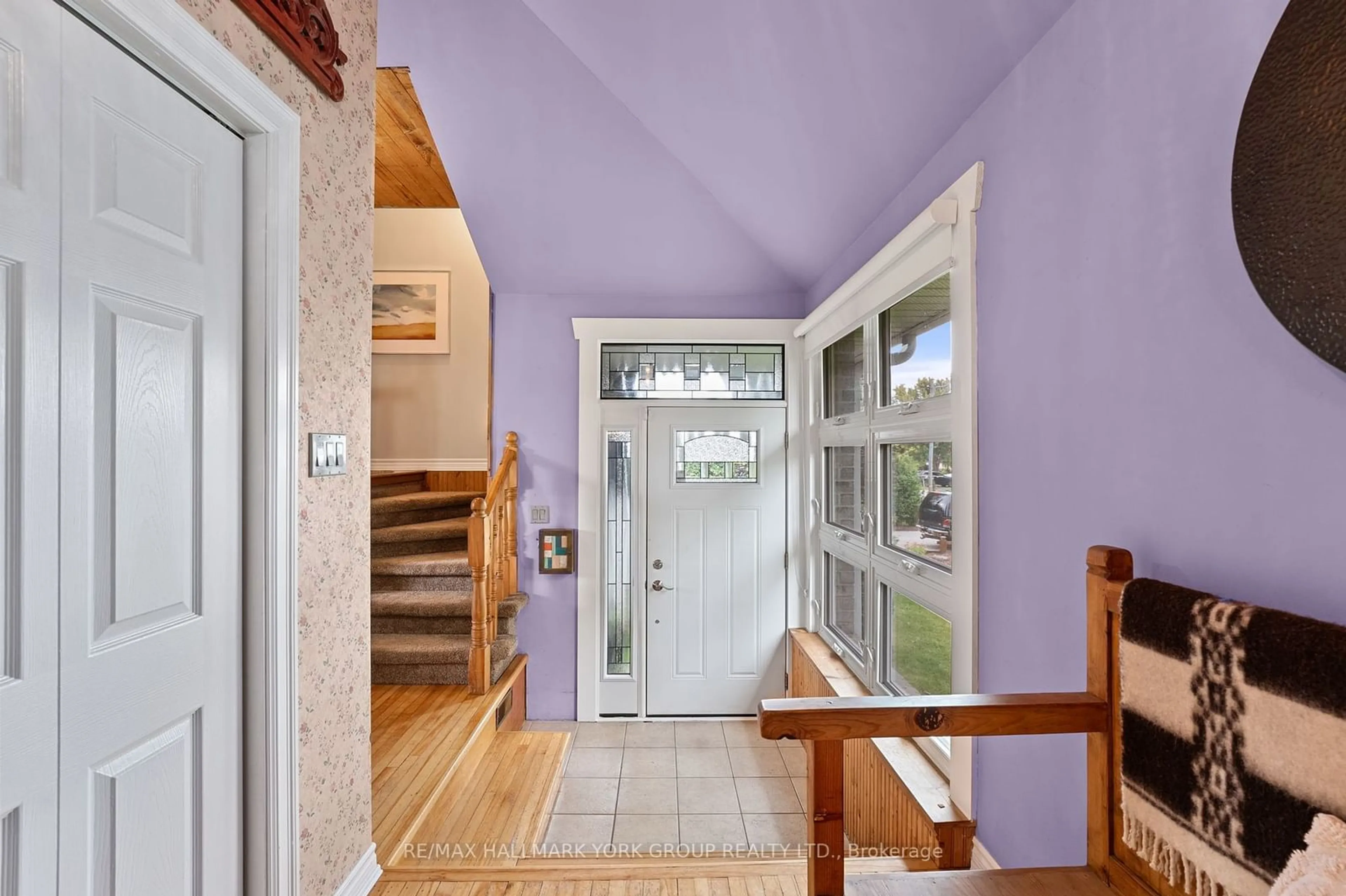 Indoor entryway for 87 Cronsberry Rd, Georgina Ontario L0E 1N0