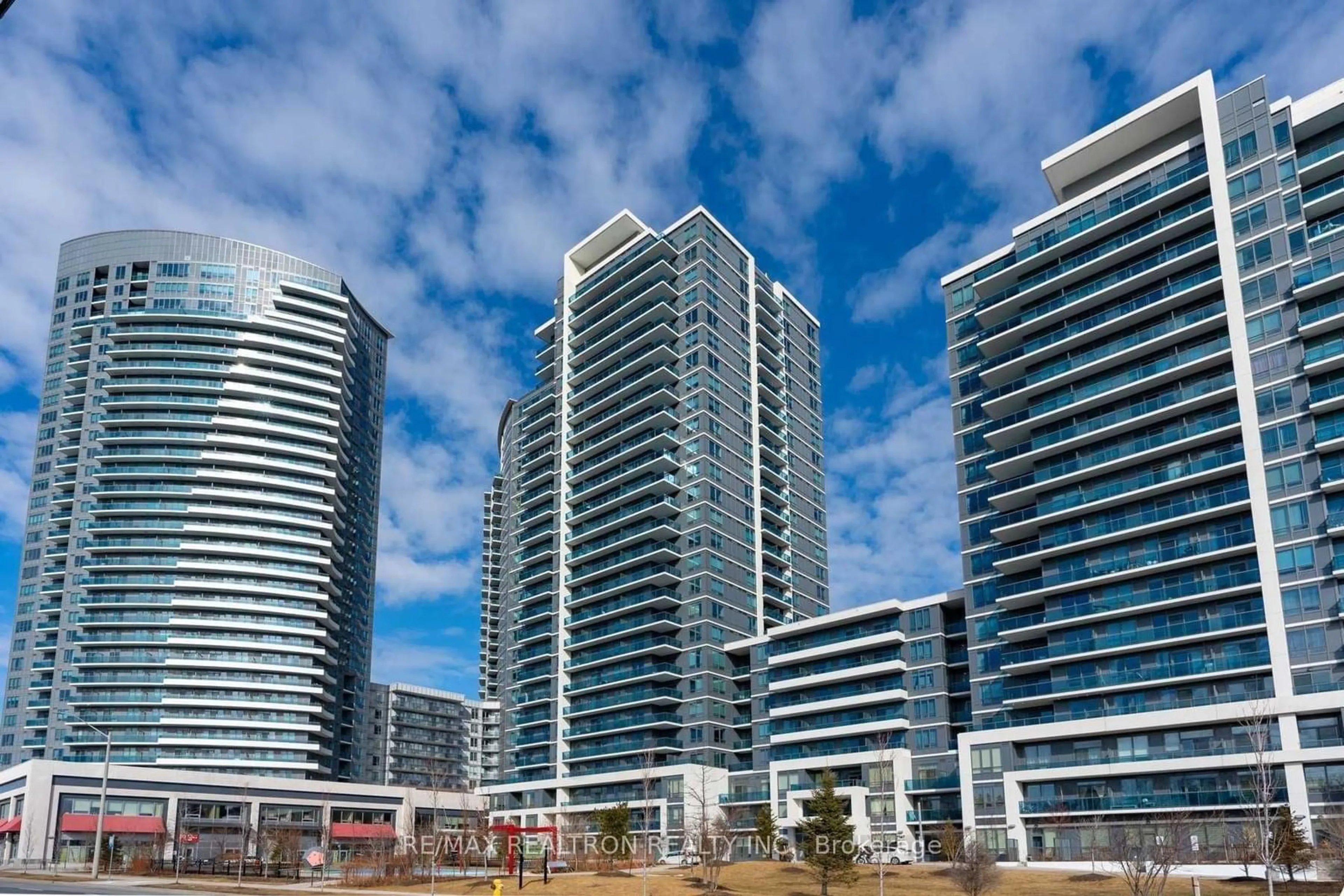 A pic from exterior of the house or condo for 7165 Yonge St #212, Markham Ontario L3T 0C9