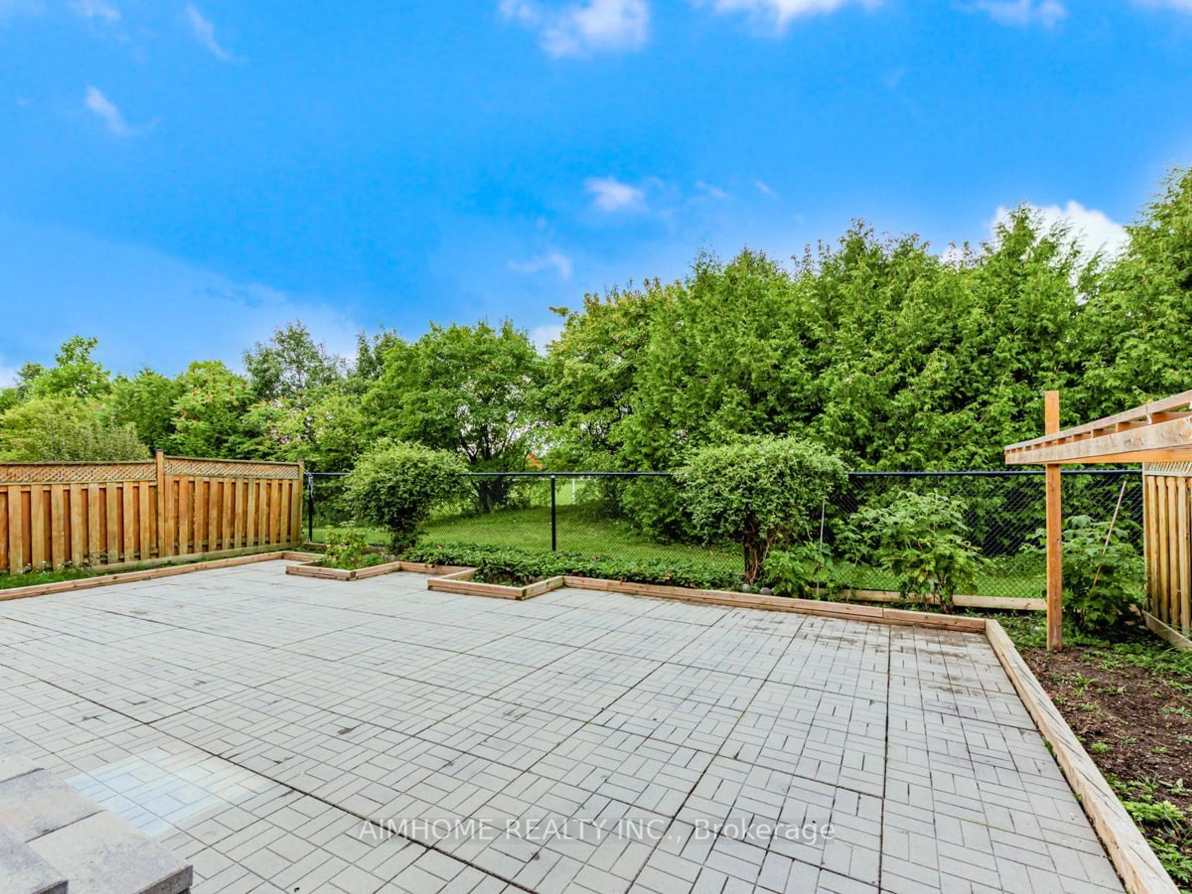 Patio for 46 Isabella St, Markham Ontario L3R 5C9