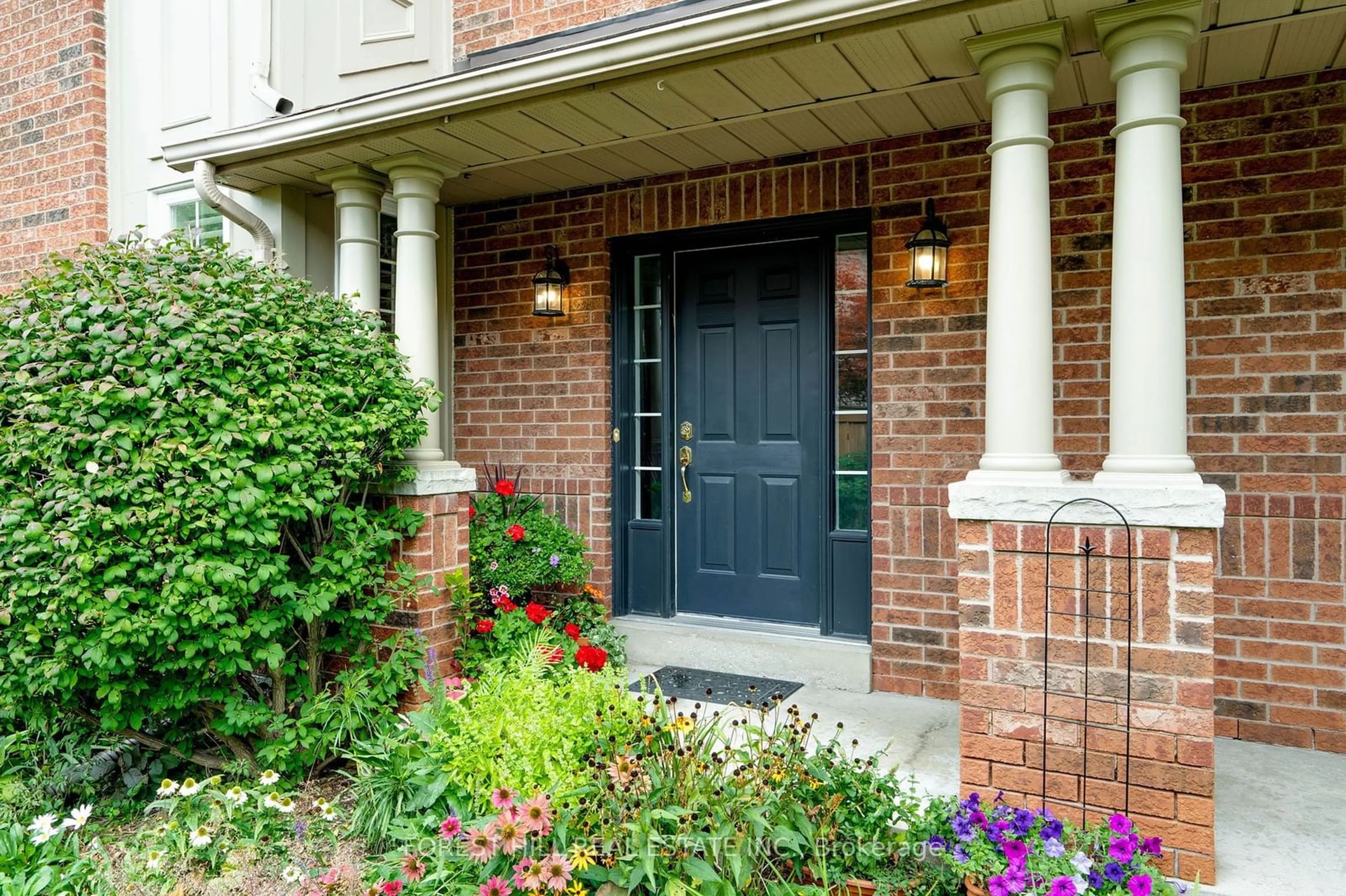 Home with brick exterior material for 2 Mary Gapper Cres #21, Richmond Hill Ontario L4C 0J4