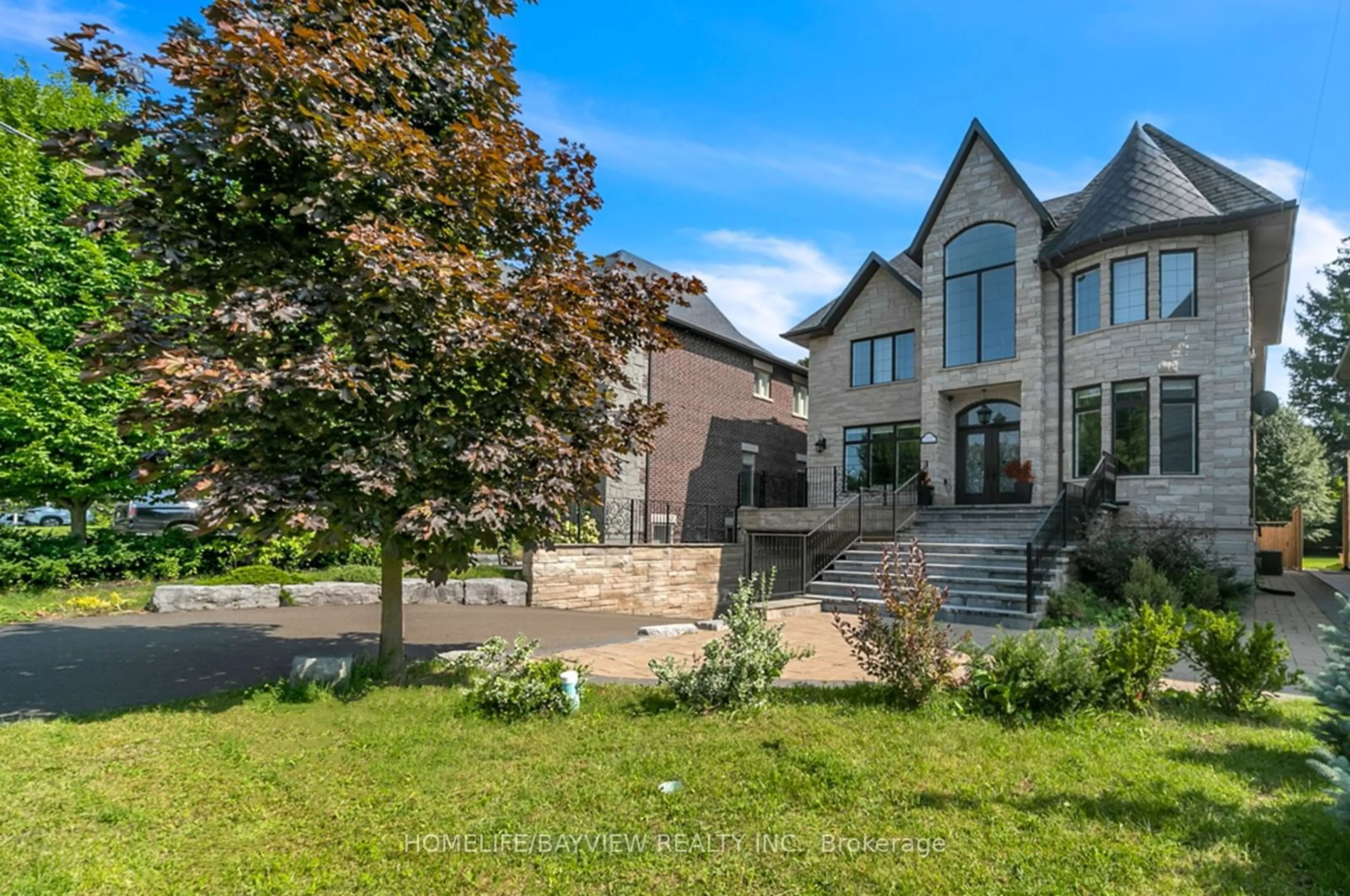 A pic from exterior of the house or condo, the fenced backyard for 111 Hillview Rd, Aurora Ontario L4G 2M6