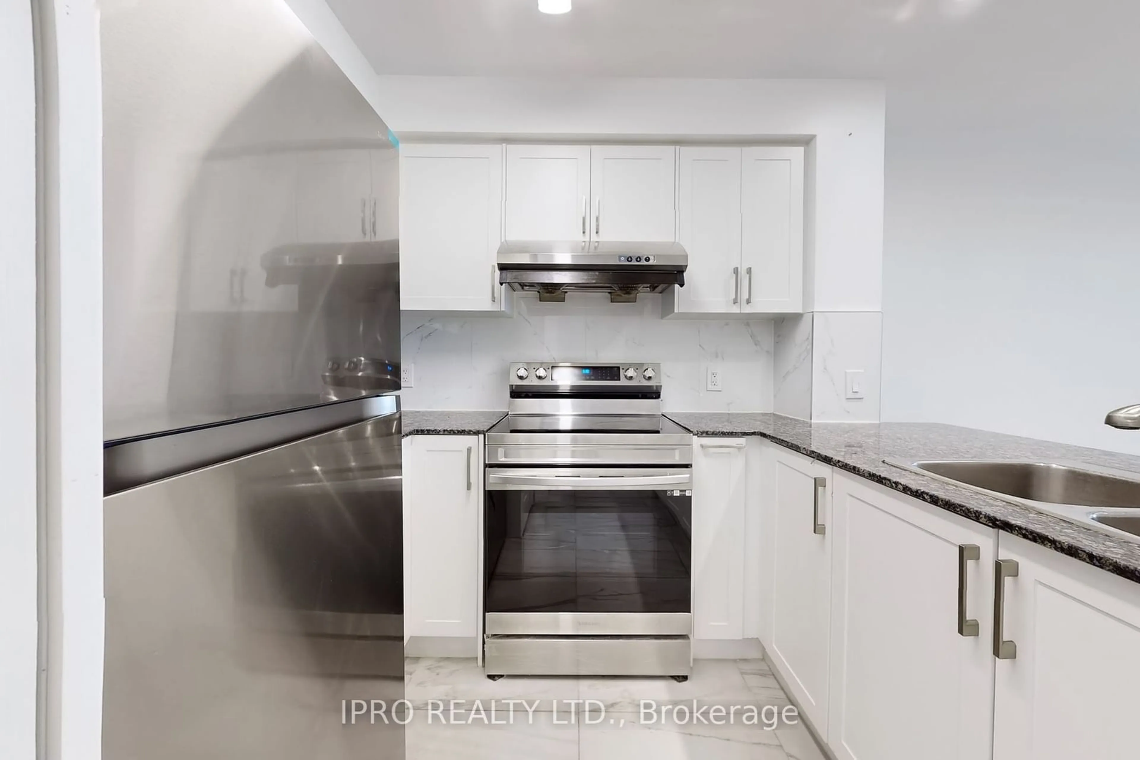 Standard kitchen for 4600 Steeles Ave #202, Markham Ontario L3R 5J1