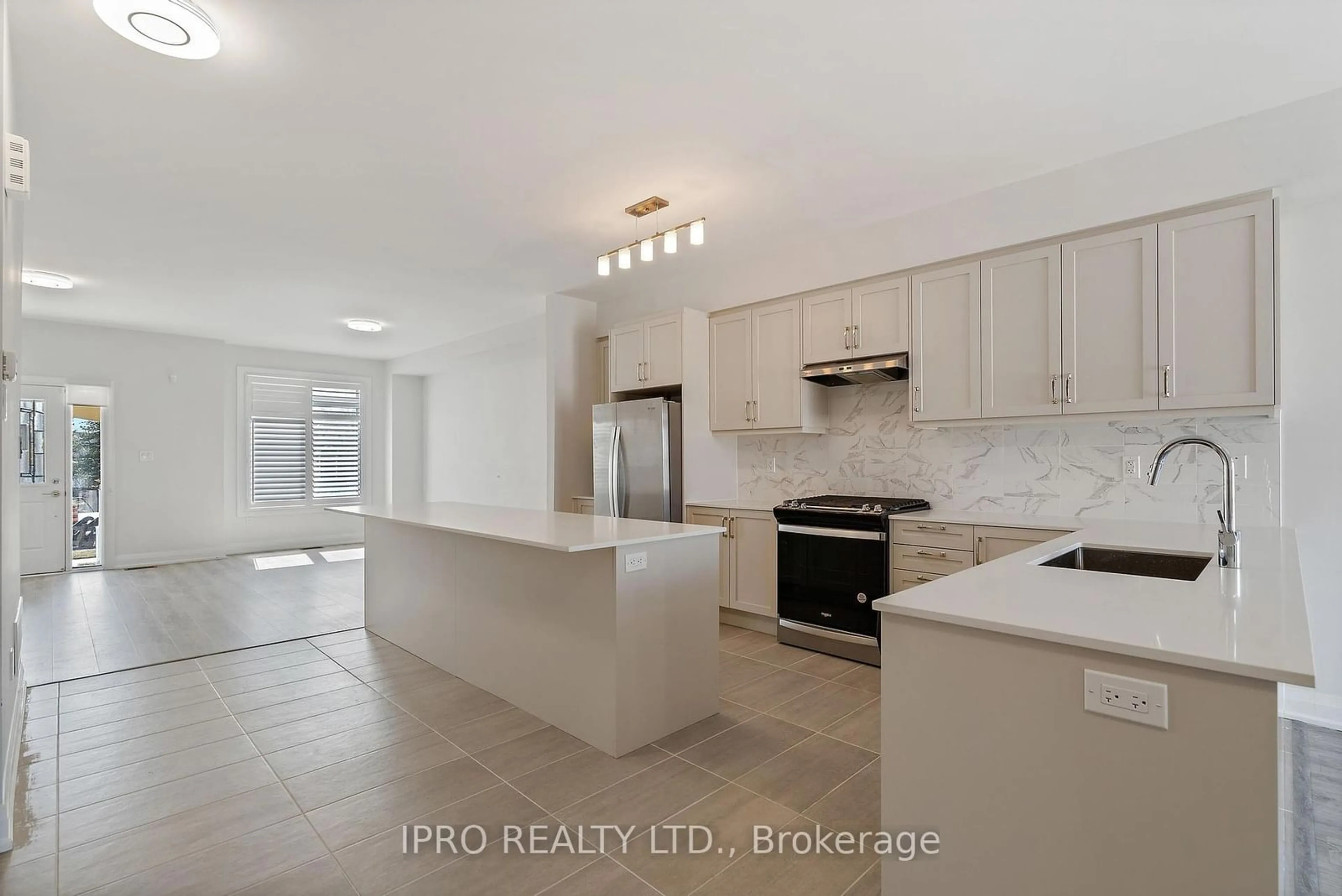 Open concept kitchen for 91 Seguin St, Richmond Hill Ontario L4E 1H8