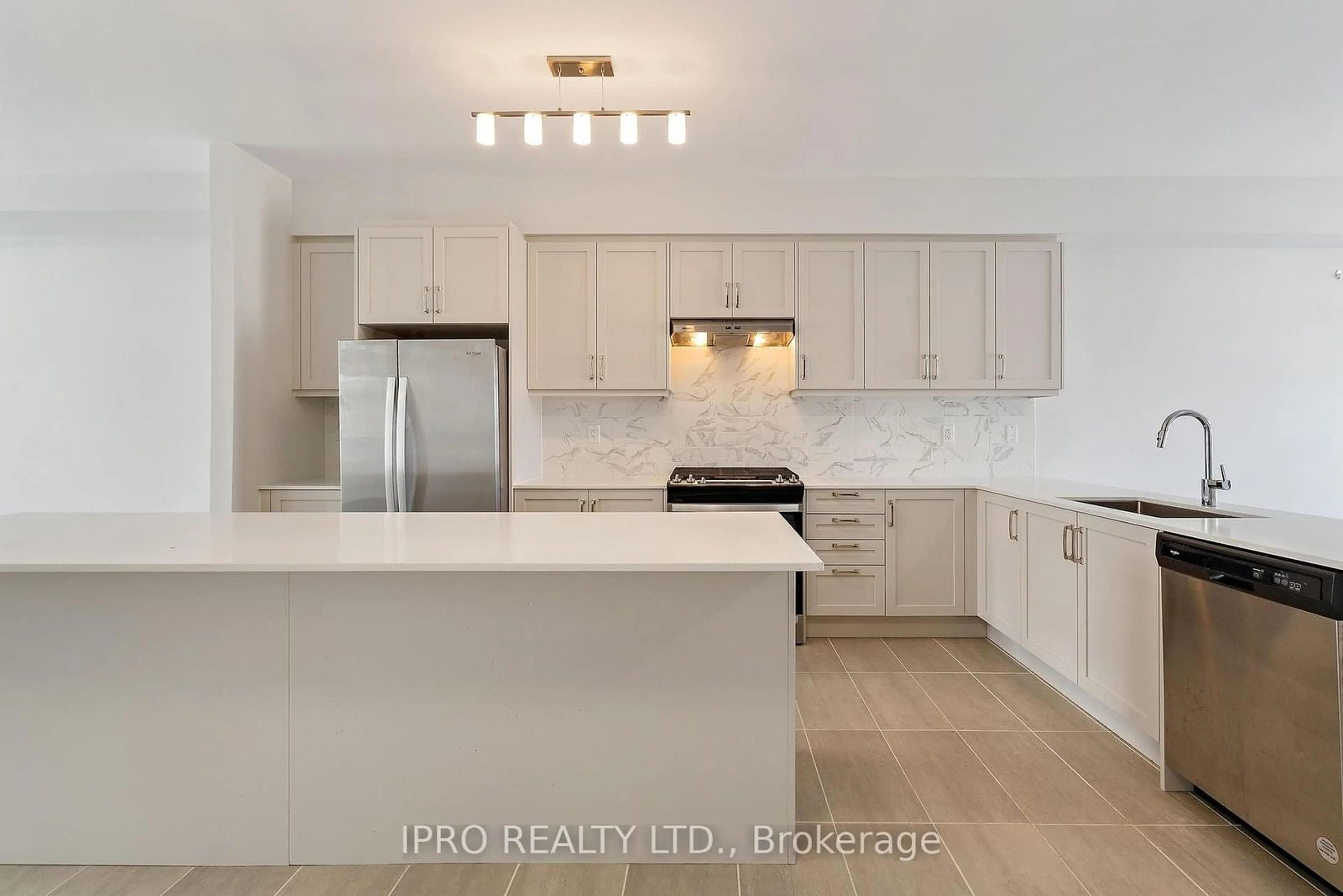 Open concept kitchen for 91 Seguin St, Richmond Hill Ontario L4E 1H8