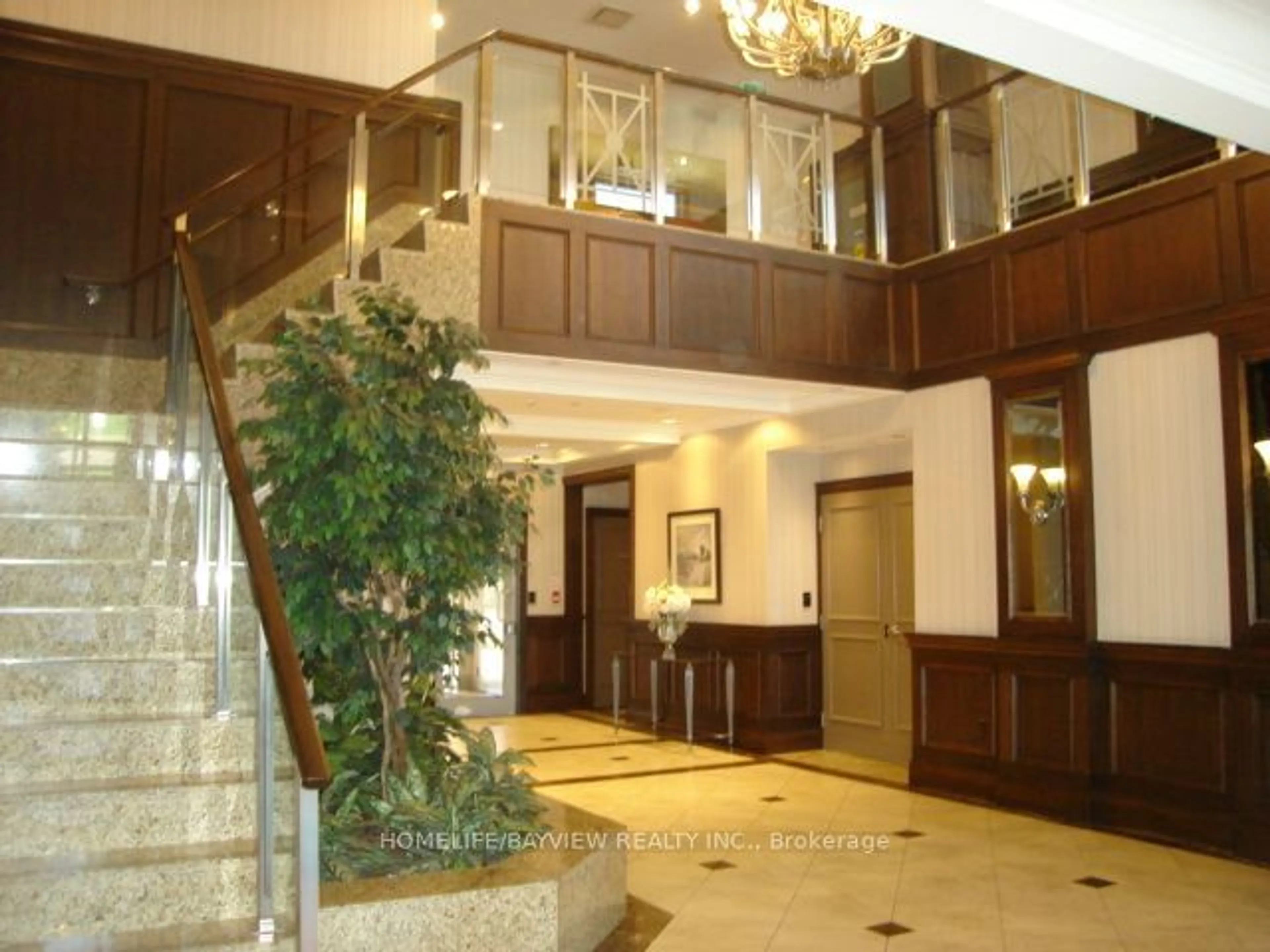 Indoor foyer for 7 NORTH PARK Rd #303, Vaughan Ontario L4J 0C9