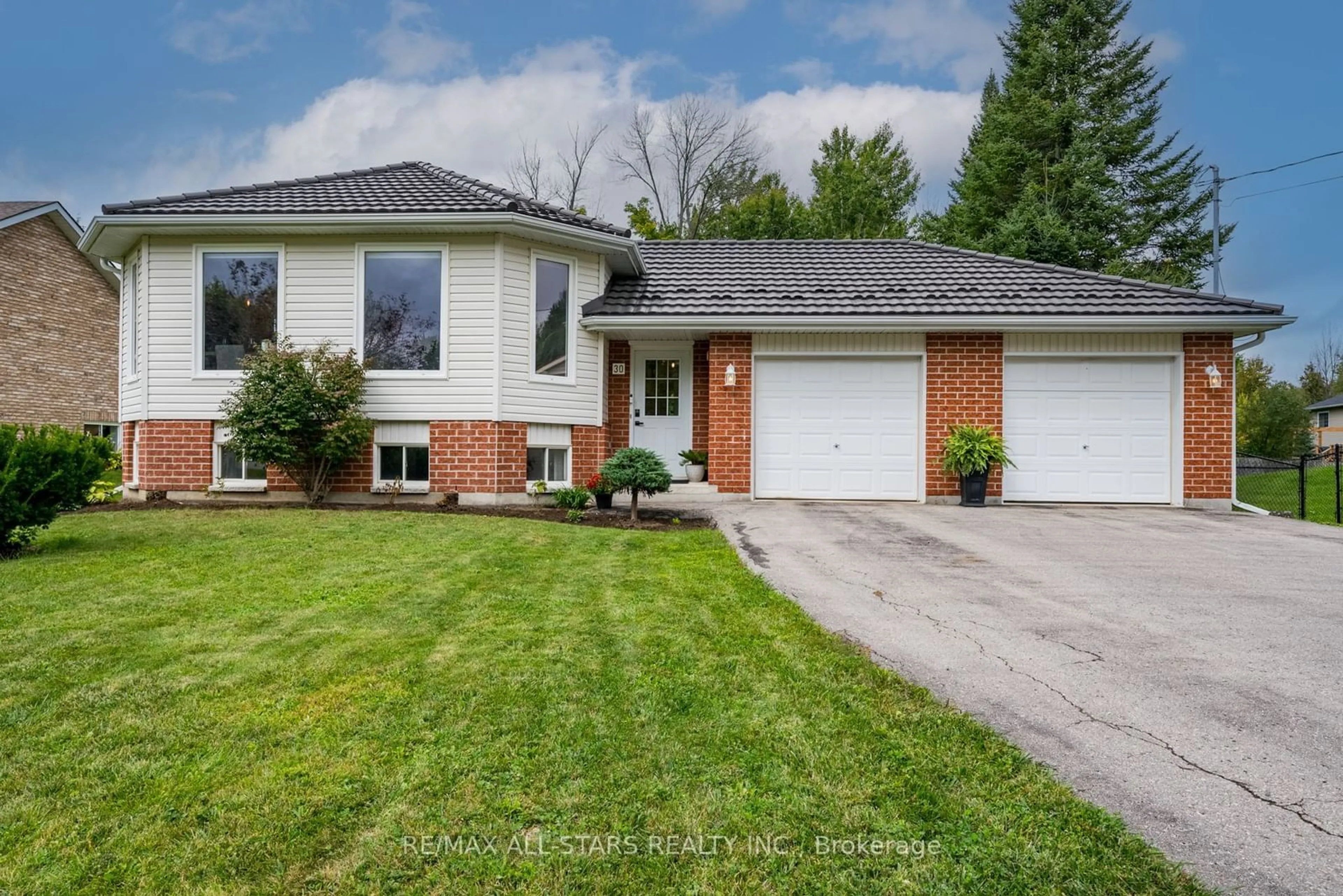 Frontside or backside of a home for 30 Heathbank Ave, Georgina Ontario L0E 1N0