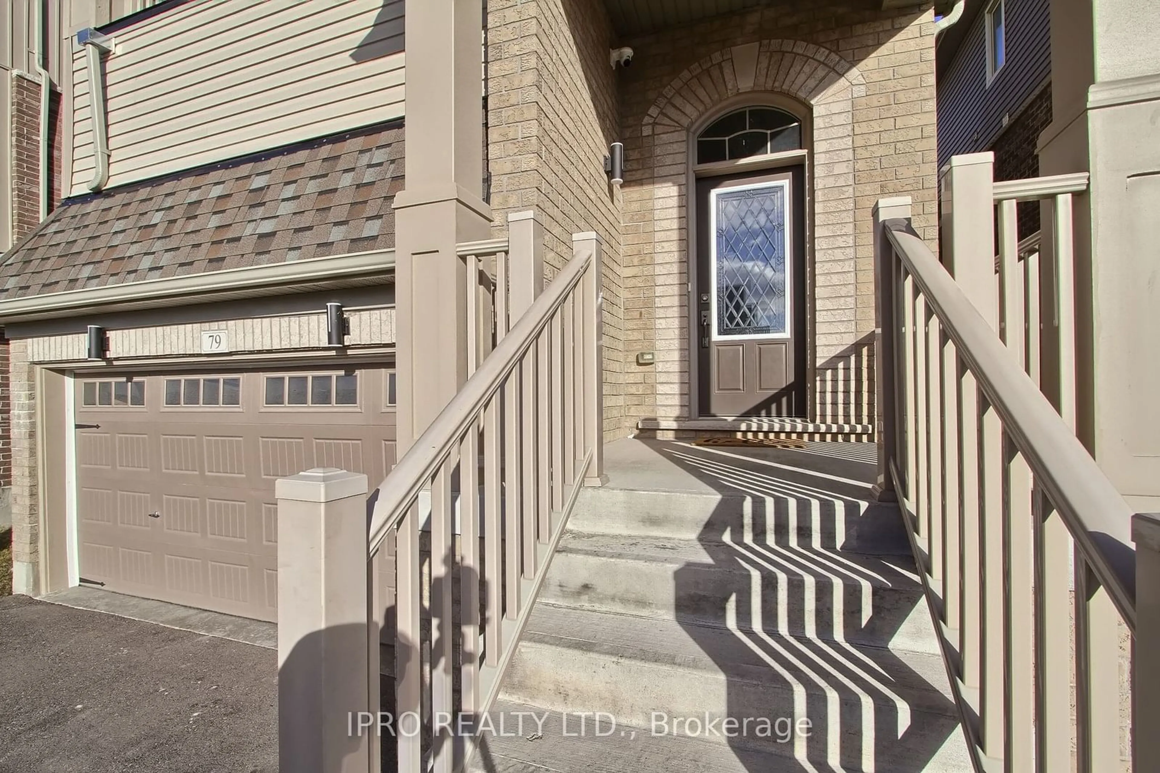 Indoor entryway, wood floors for 79 Willoughby Way, New Tecumseth Ontario L9R 0P4