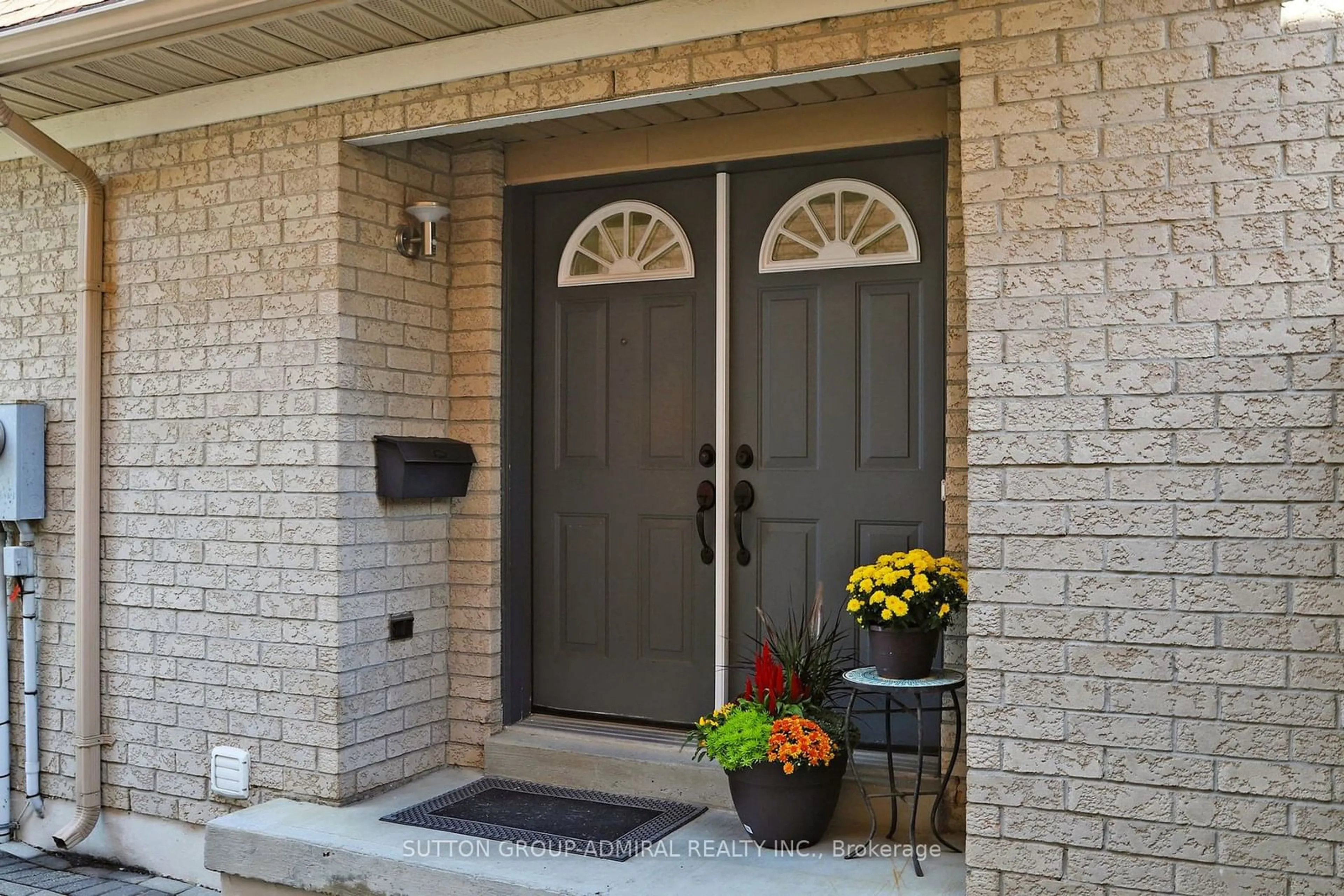 Indoor entryway for 49 Goldbrook Cres, Richmond Hill Ontario L4S 1V3