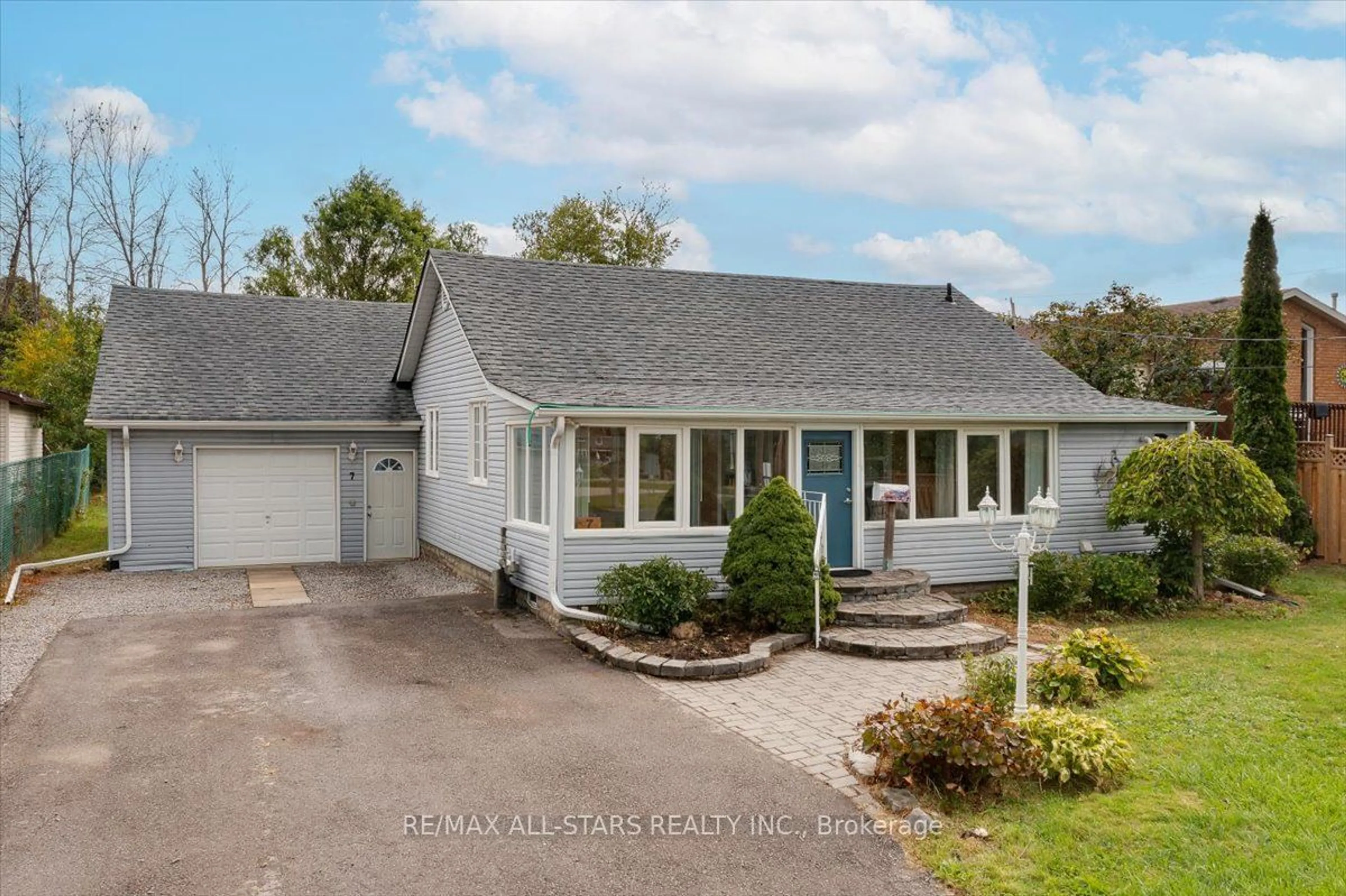 Frontside or backside of a home, cottage for 7 Georgette St, Georgina Ontario L4P 1L2