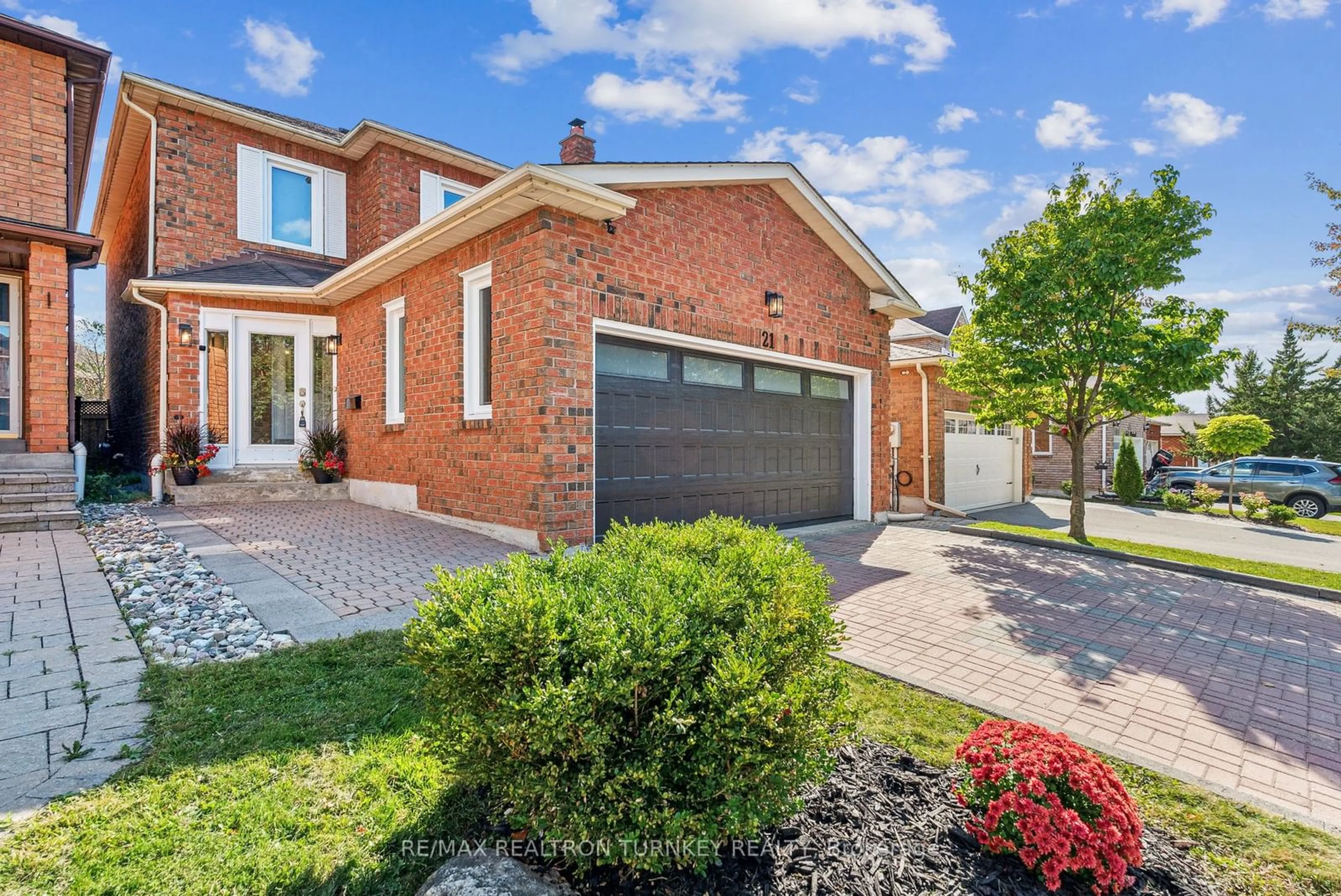 Home with brick exterior material for 21 Sunbird Blvd, Georgina Ontario L4P 3R9