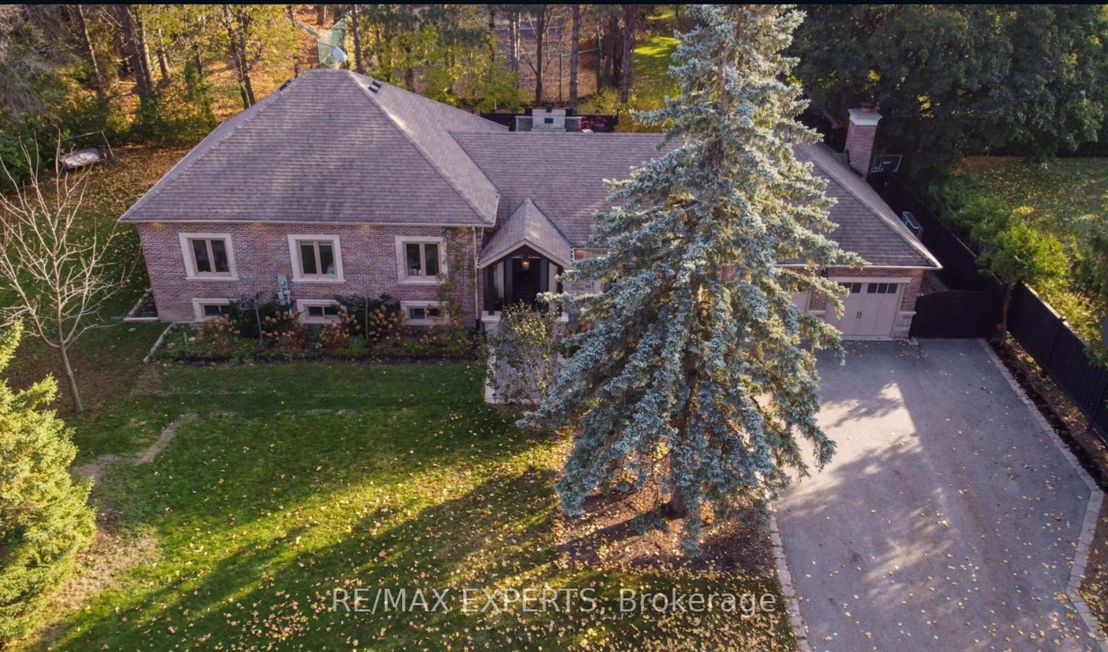 Frontside or backside of a home, the street view for 250 Warren Rd, King Ontario L7B 1G9