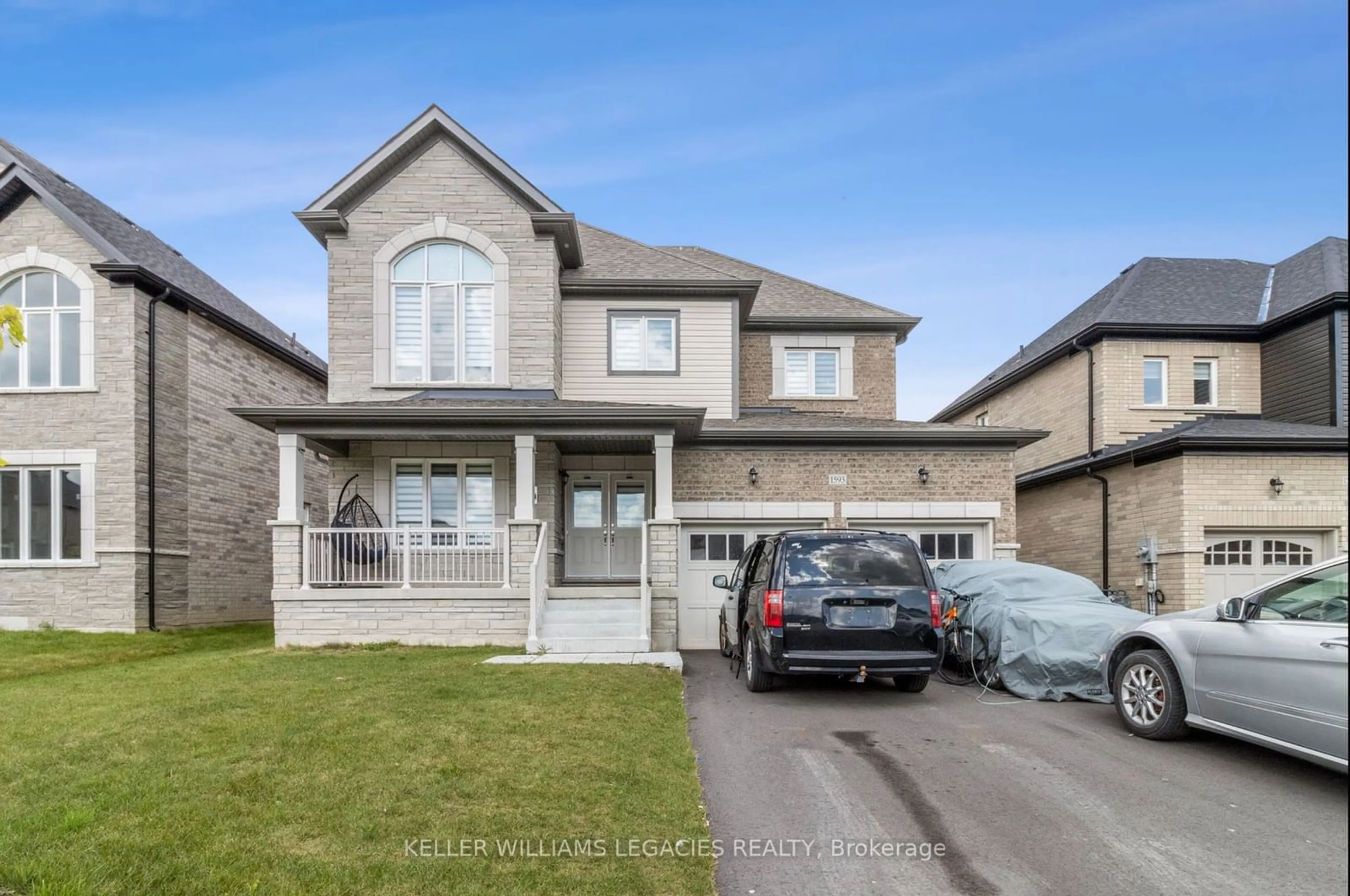 Frontside or backside of a home, the street view for 1593 Stovell Cres, Innisfil Ontario L0L 1W0