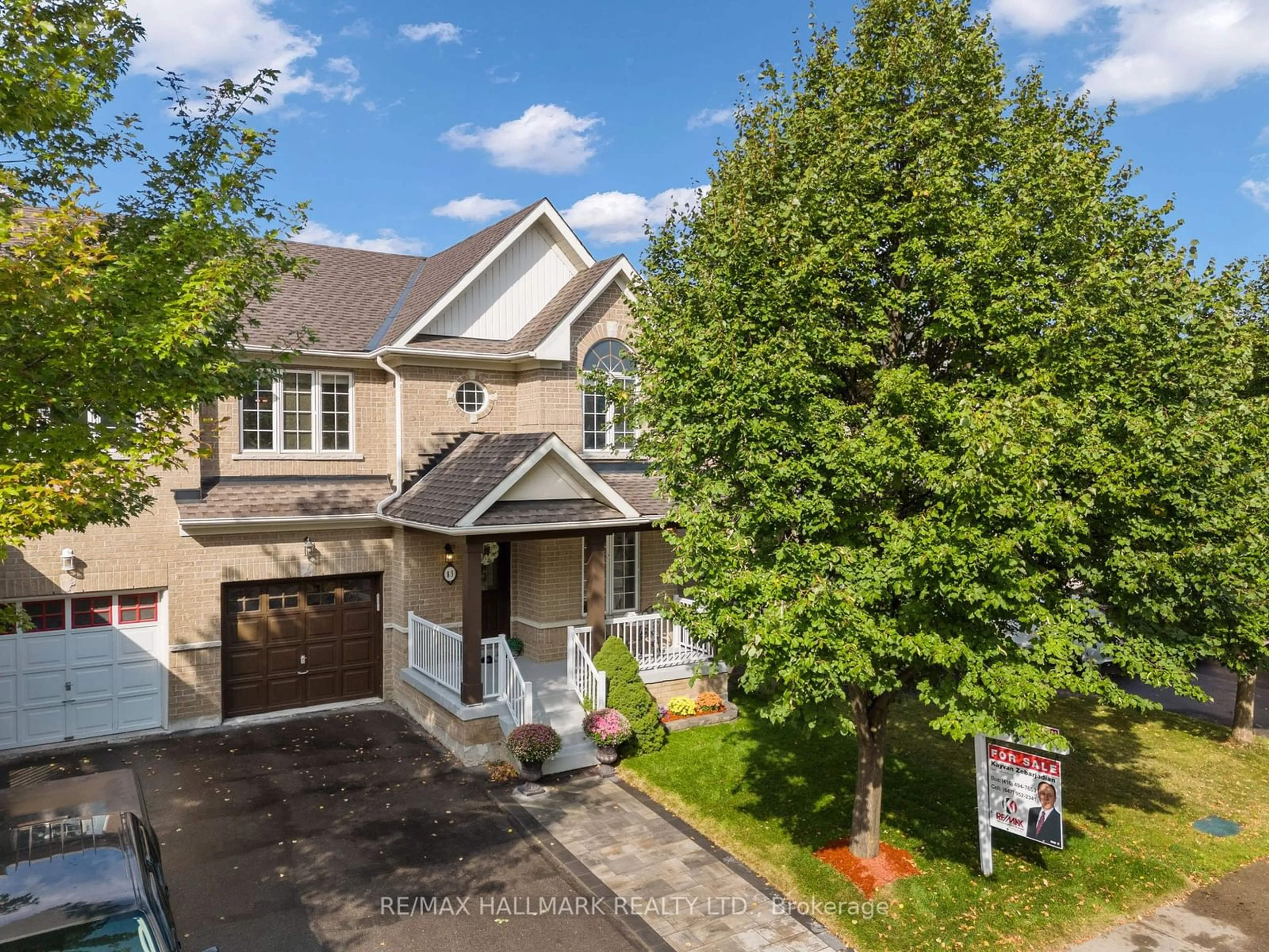 Frontside or backside of a home, cottage for 83 Matthew Boyd Cres, Newmarket Ontario L3X 3C5