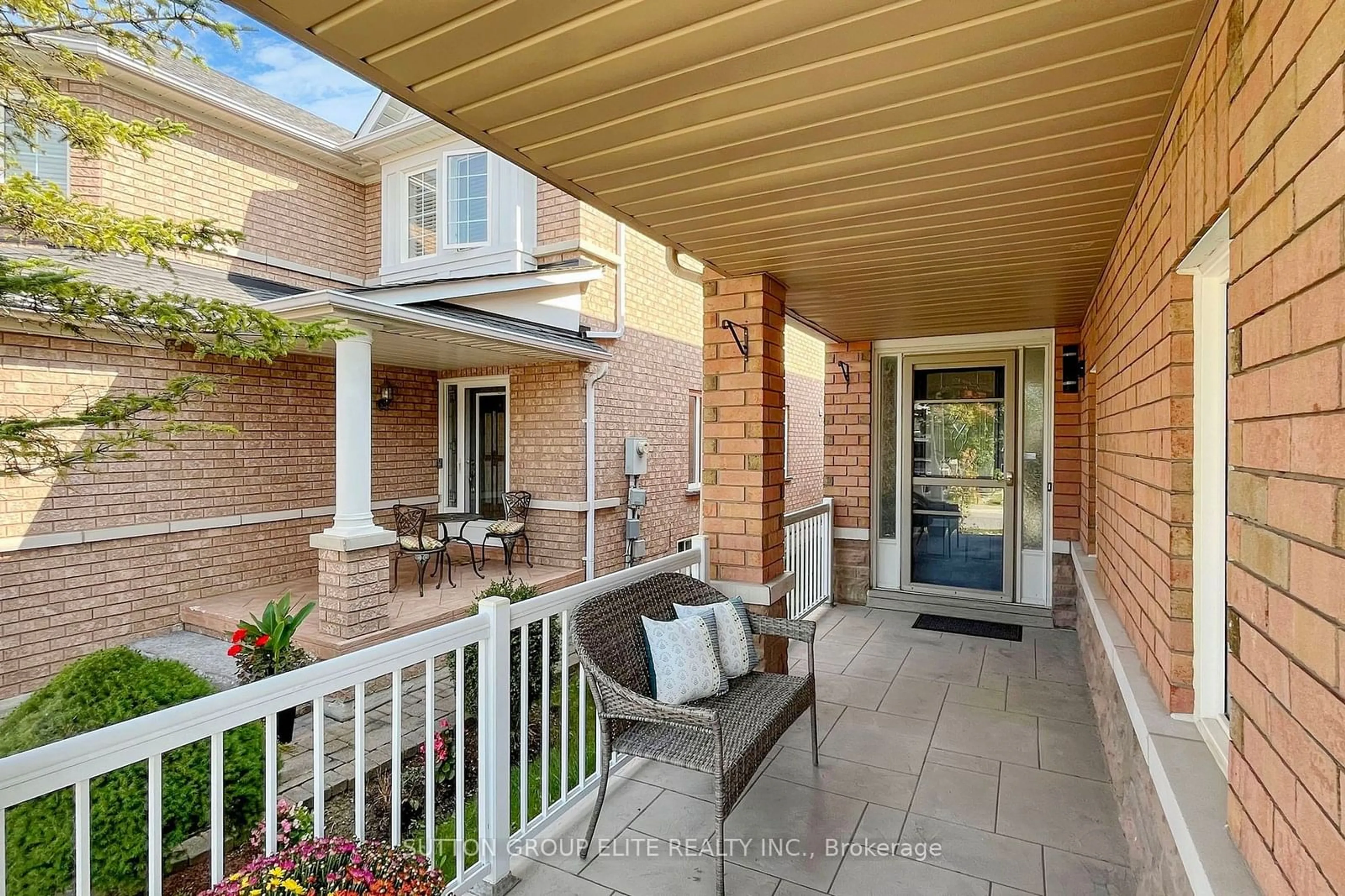 Patio, cottage for 27 Deerwood Cres, Richmond Hill Ontario L4E 4B5