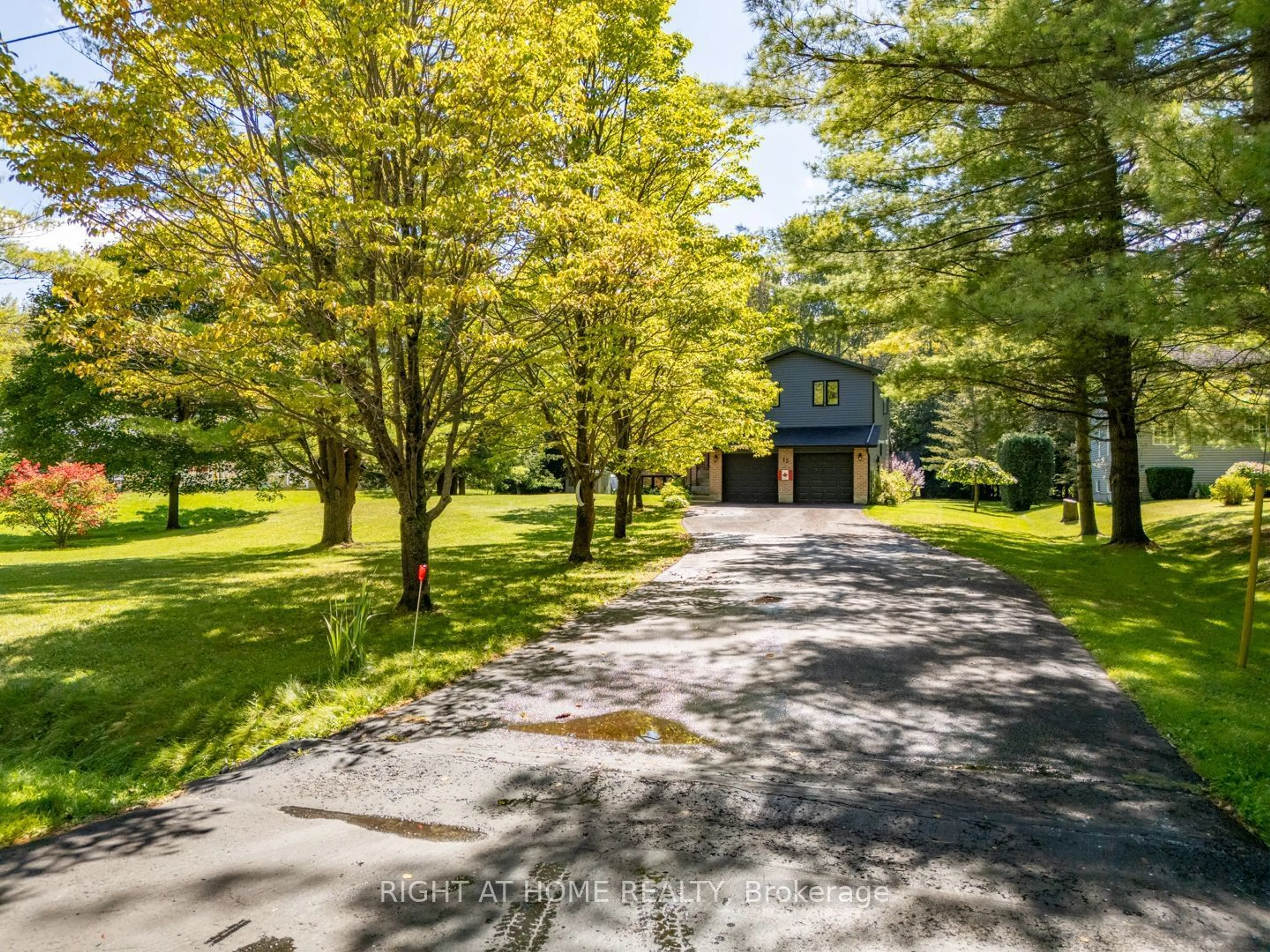 A pic from exterior of the house or condo for 15 Regent St, Georgina Ontario L0E 1N0