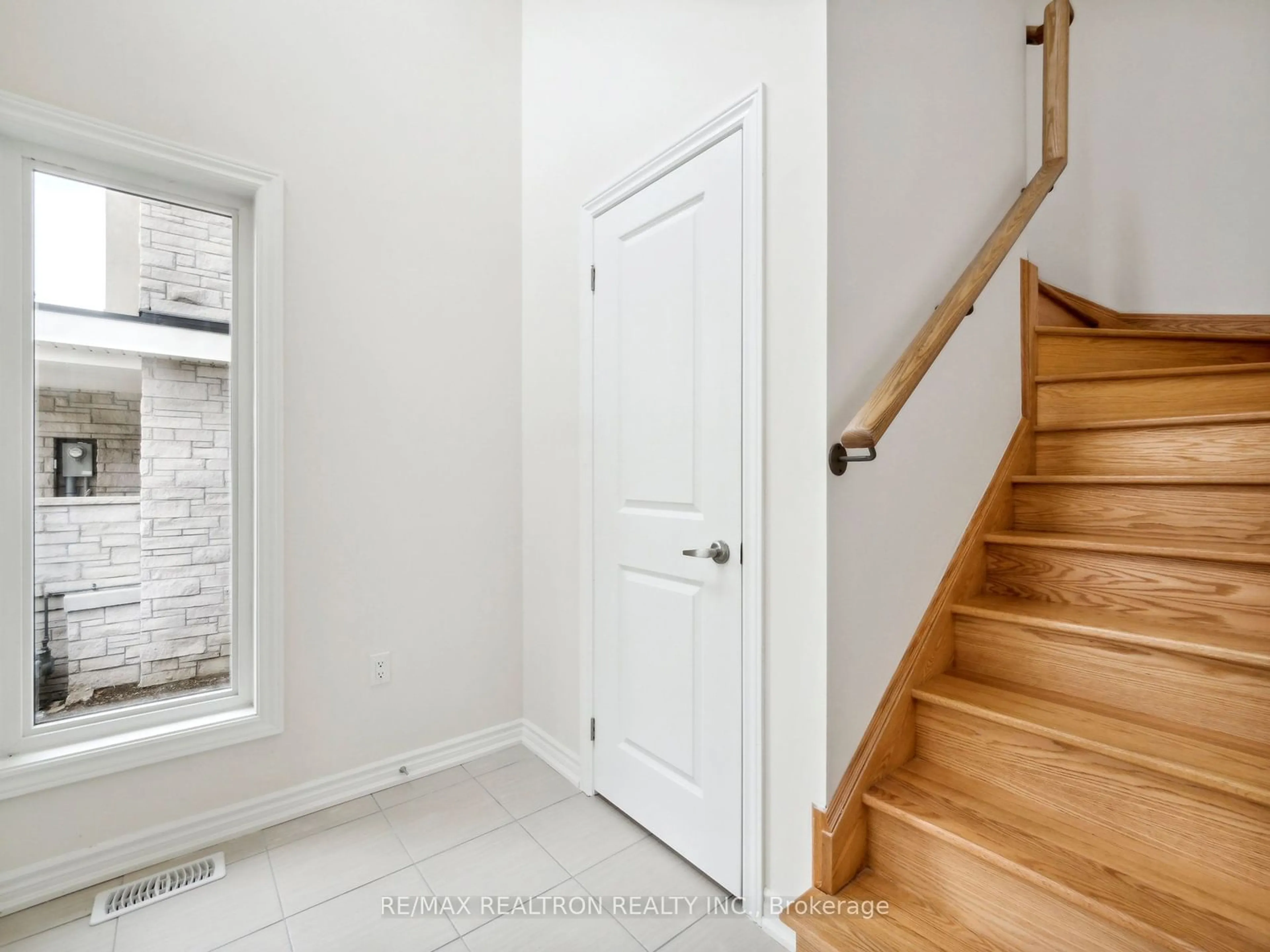 Indoor entryway for 81 Puisaya Dr, Richmond Hill Ontario L4E 1A2