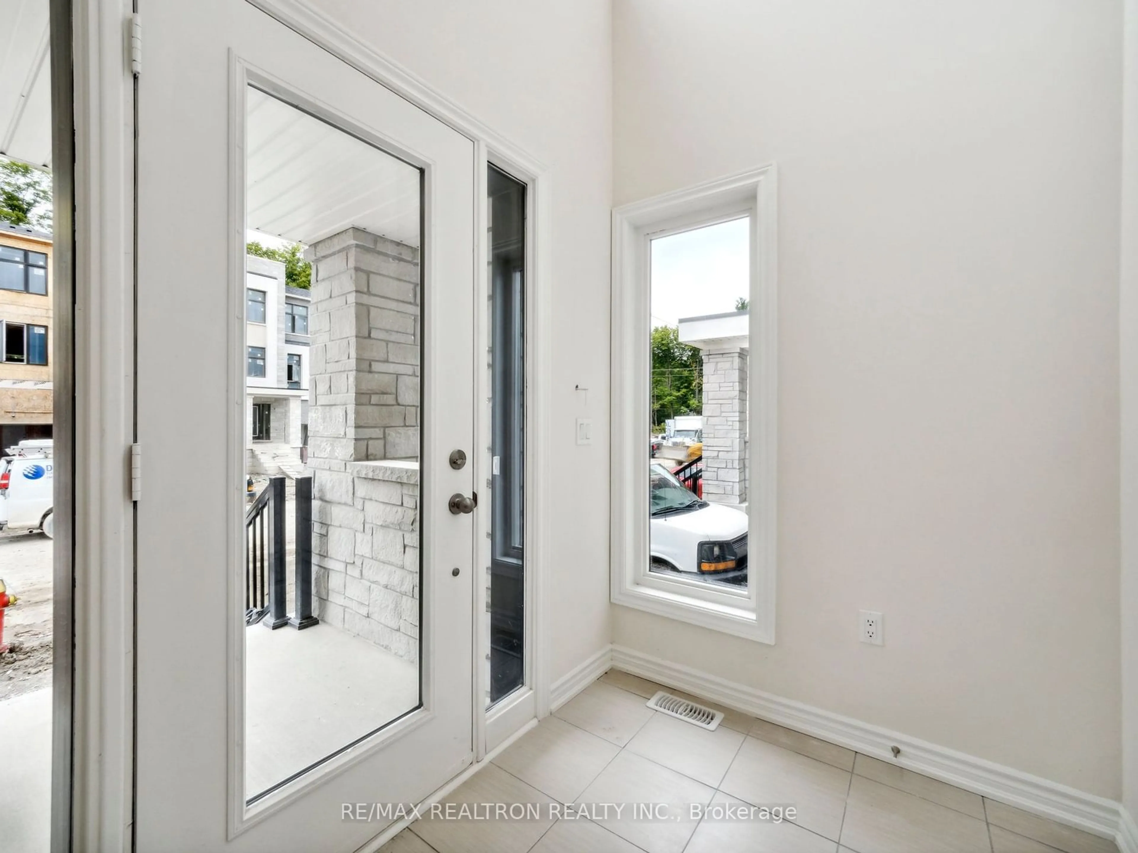 Indoor entryway for 81 Puisaya Dr, Richmond Hill Ontario L4E 1A2