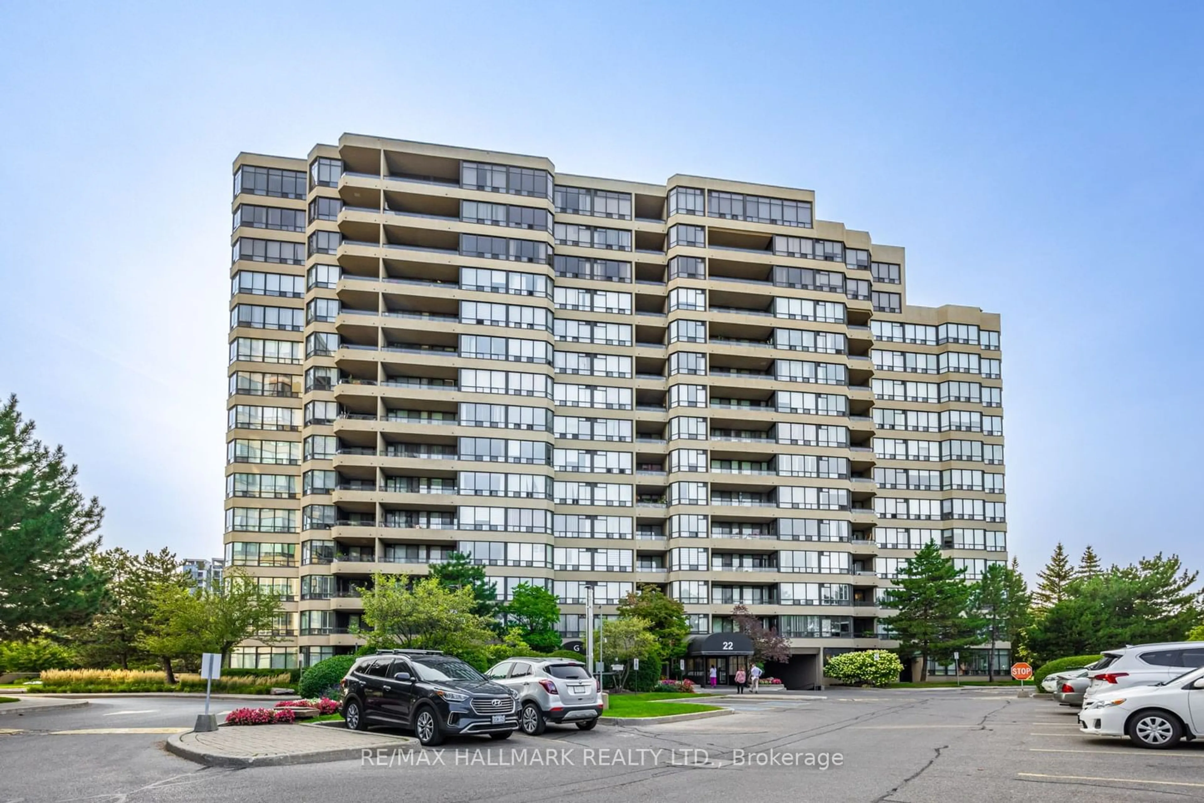 A pic from exterior of the house or condo for 22 Clarissa Dr #312, Richmond Hill Ontario L4C 9R6