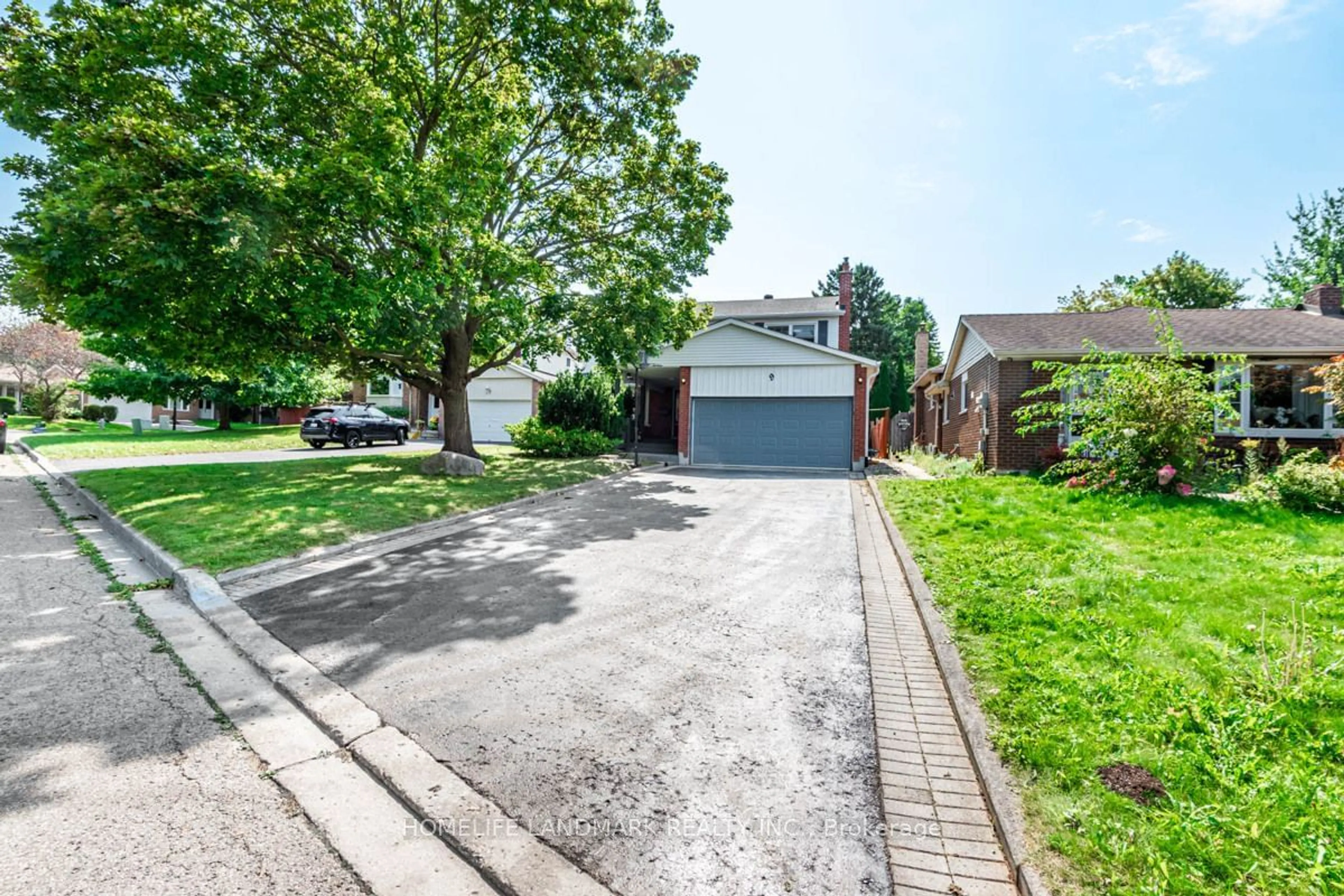 Street view for 9 Eastman Cres, Newmarket Ontario L3Y 5T9