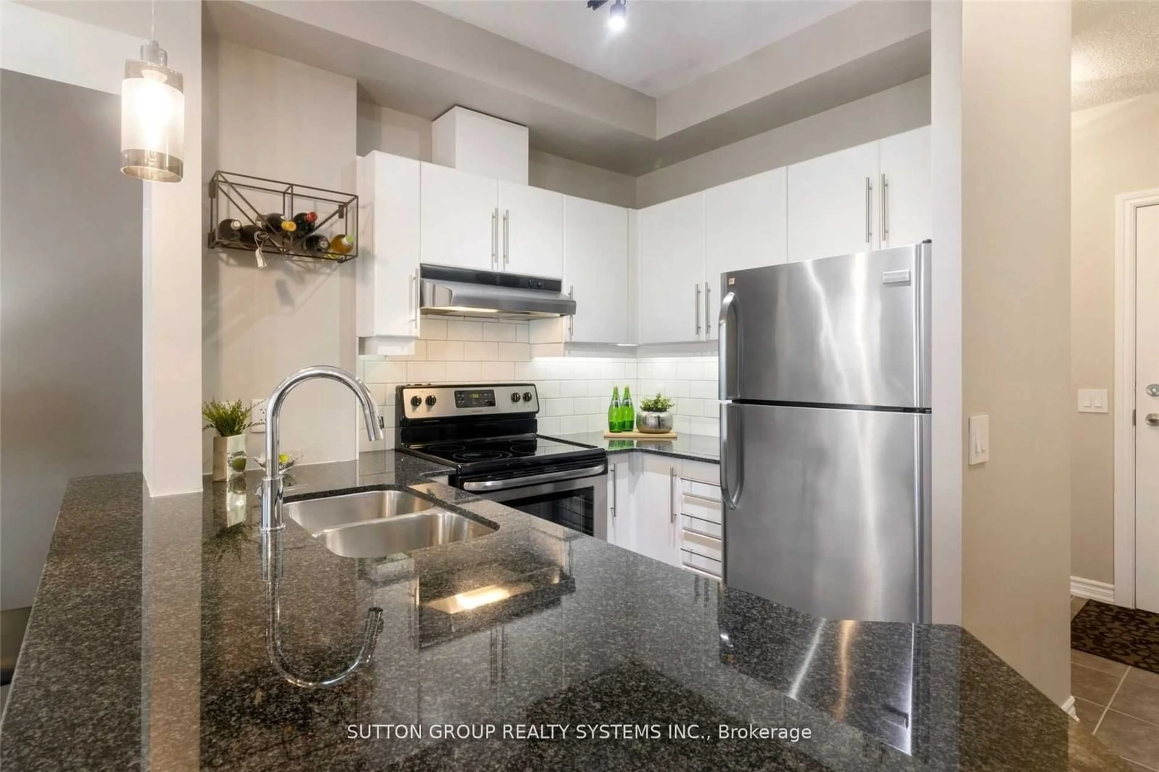 Standard kitchen for 7730 Kipling Ave #1009, Vaughan Ontario L4L 1Y9