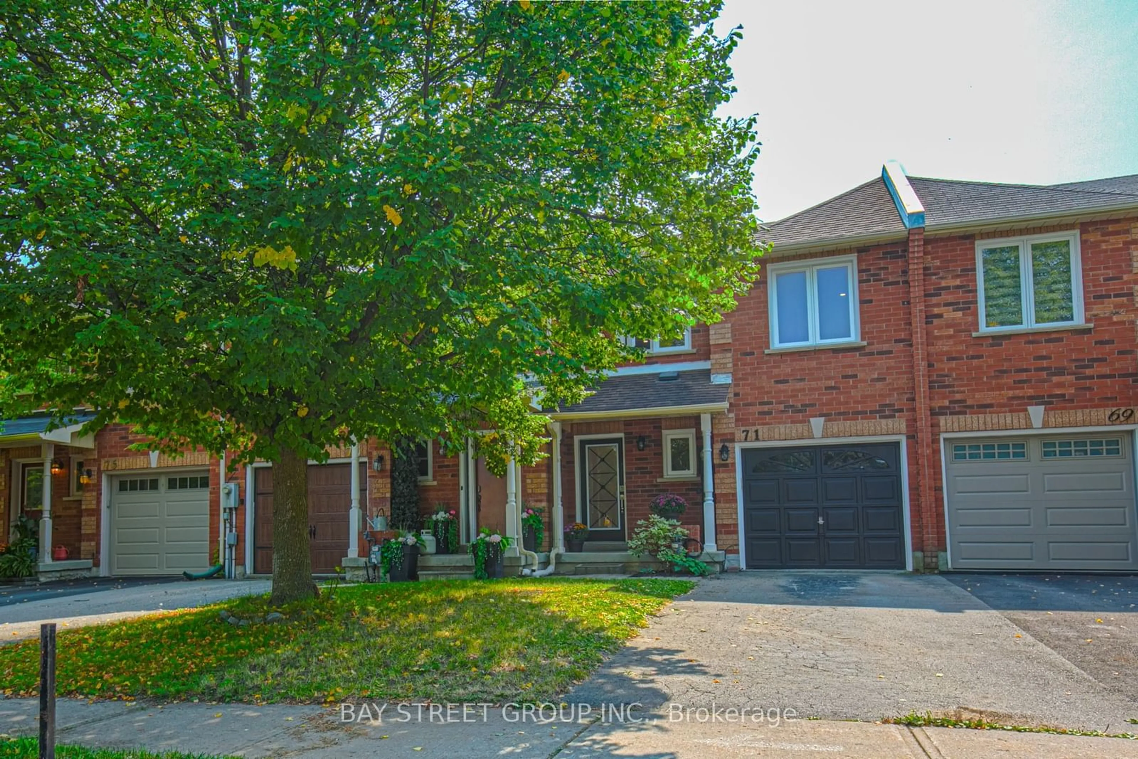 Home with brick exterior material for 71 Silverdart Cres, Richmond Hill Ontario L4E 3T8