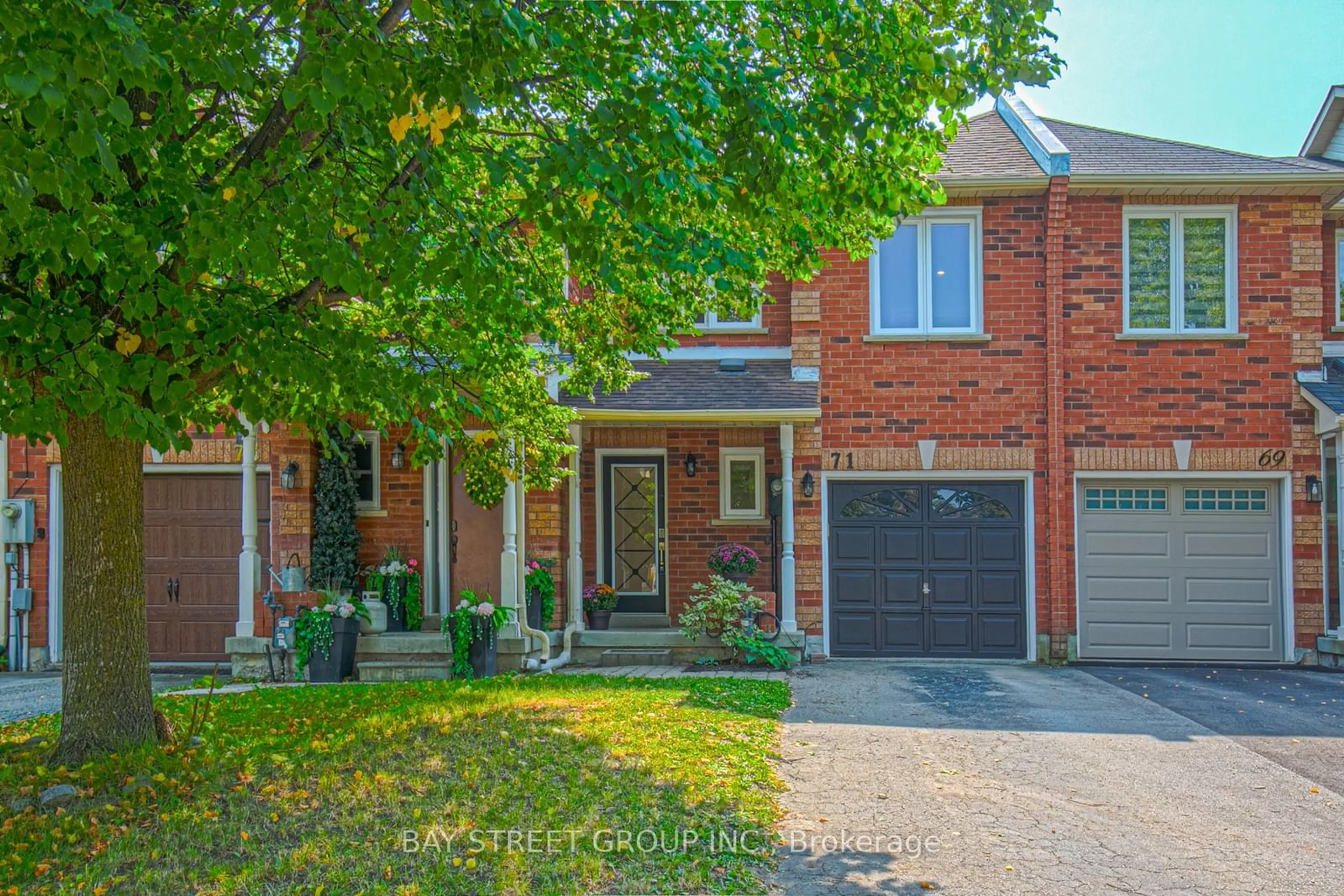 Home with brick exterior material for 71 Silverdart Cres, Richmond Hill Ontario L4E 3T8