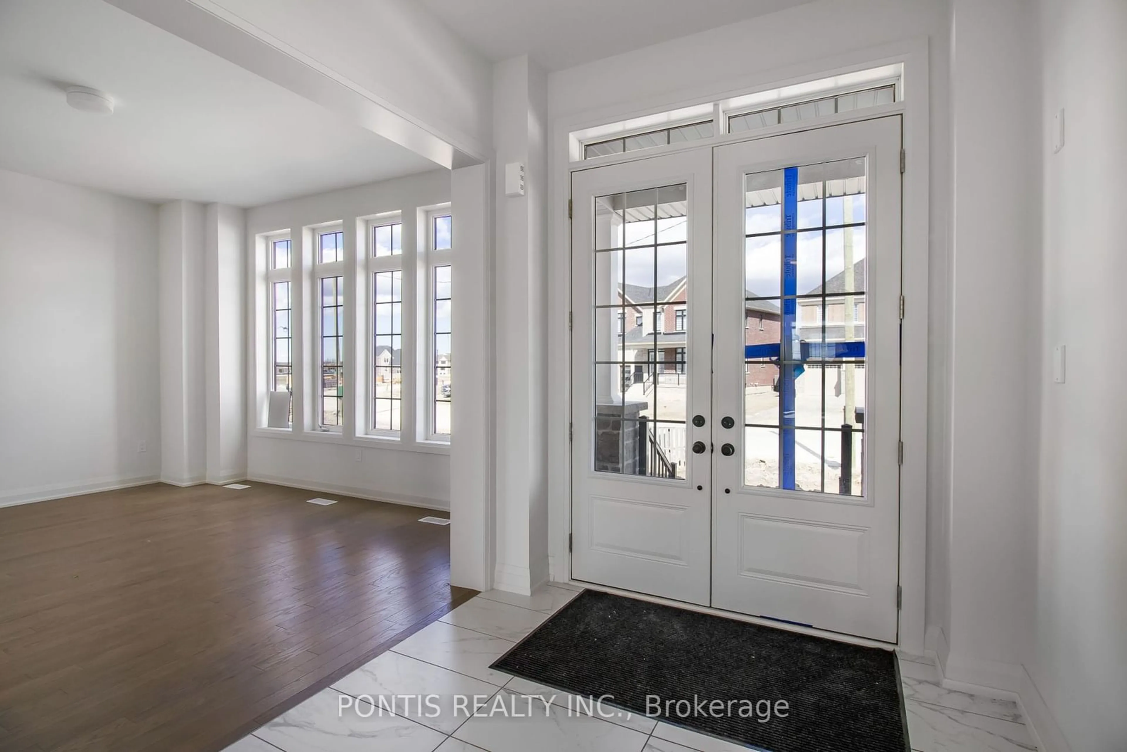 Indoor entryway, wood floors for 89 Marigold Blvd, Adjala-Tosorontio Ontario L0G 1W0