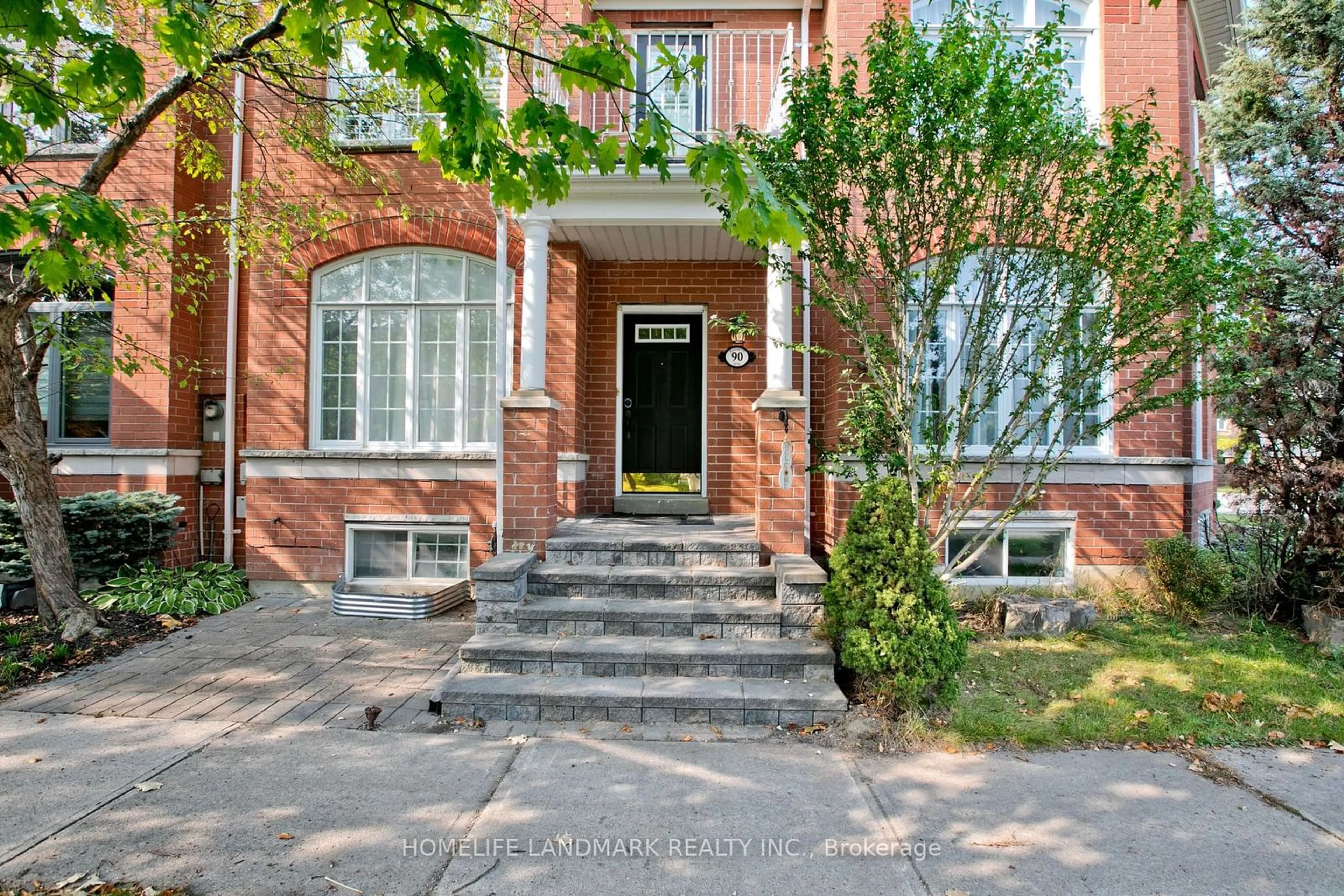 Outside view for 90 Bassett Ave, Richmond Hill Ontario L4B 4G1