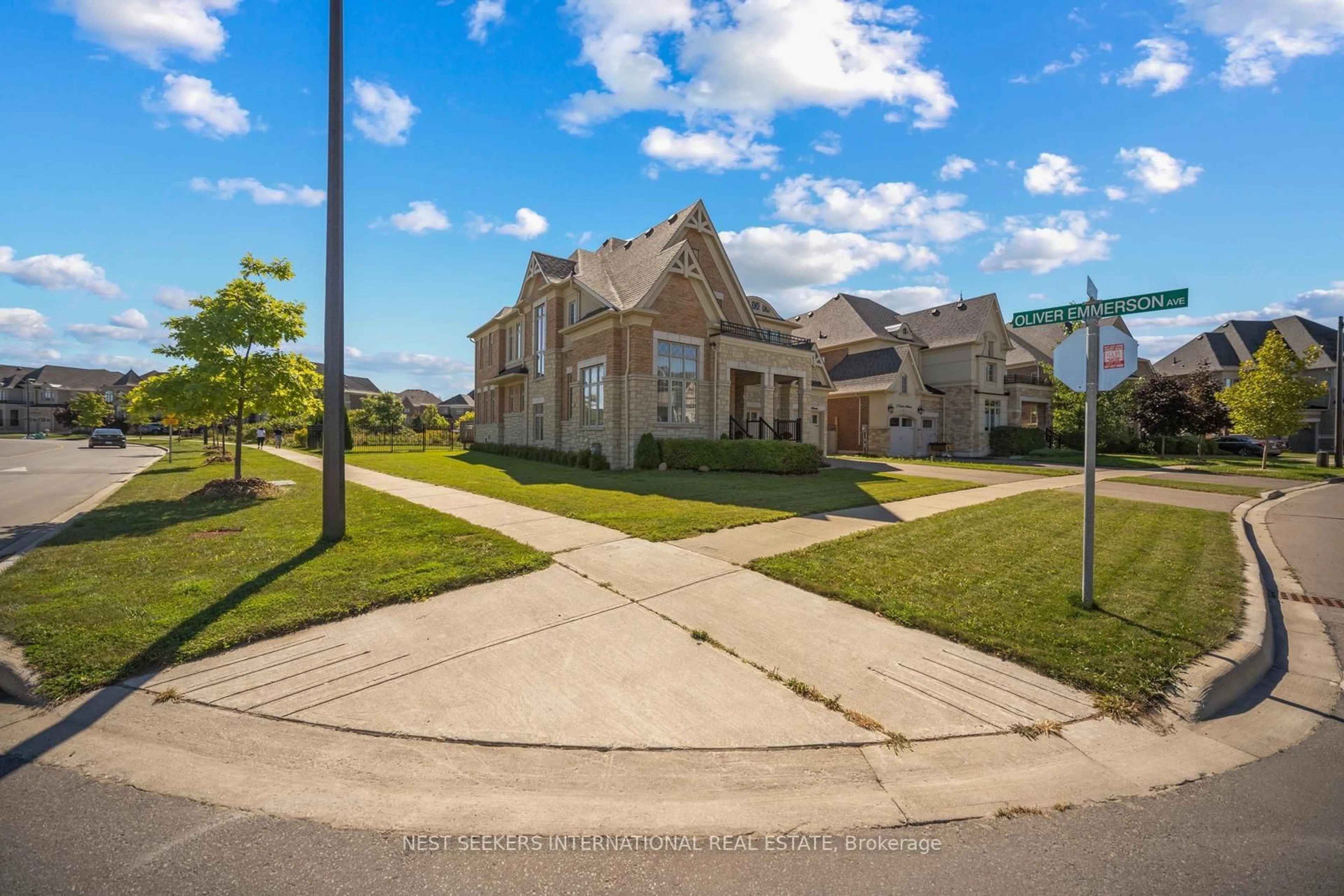 A pic from exterior of the house or condo, the street view for 3 Larkin Ave, King Ontario L7B 0N8