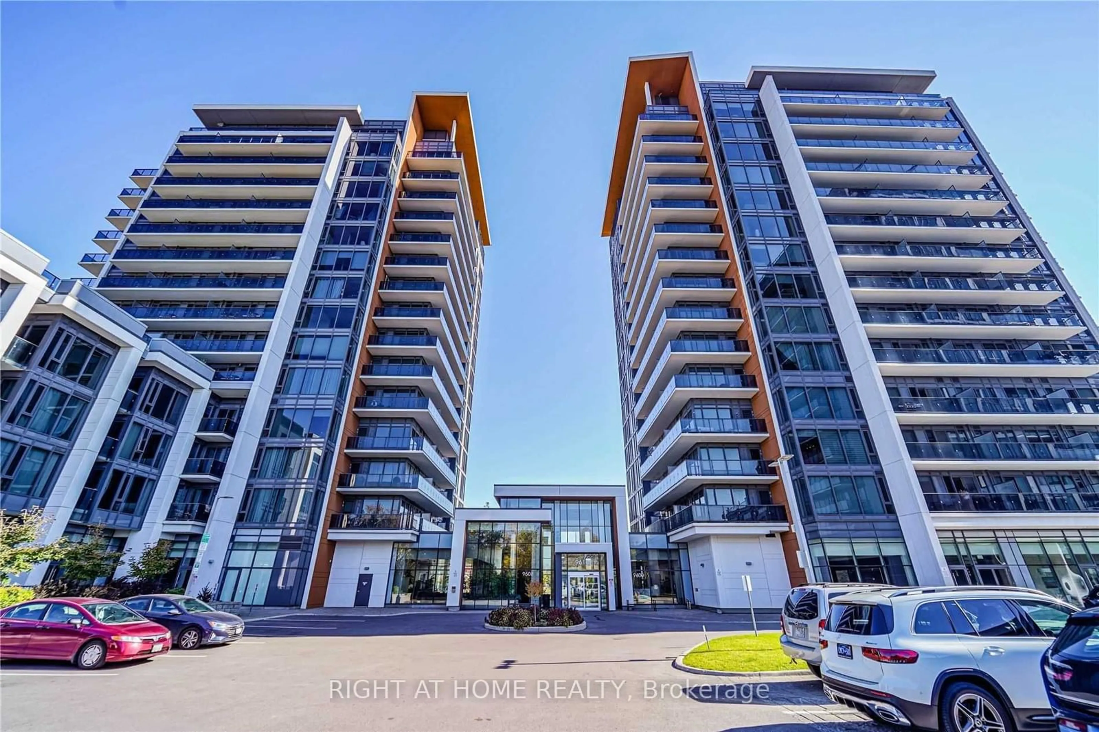 A pic from exterior of the house or condo for 9600 Yonge St #301, Richmond Hill Ontario L4C 0X3