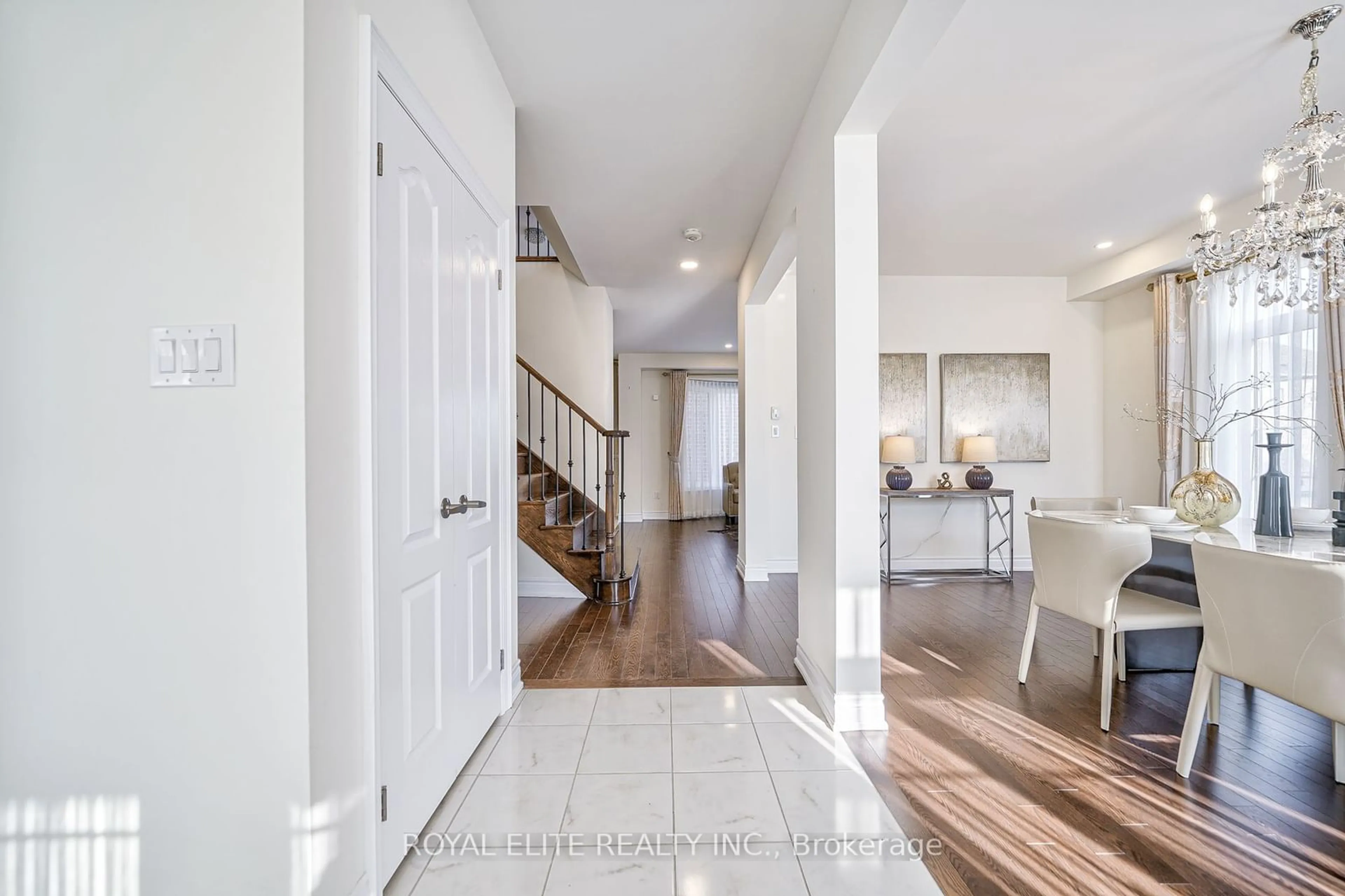 Indoor entryway, wood floors for 331 William Forster Rd, Markham Ontario L6B 0R9